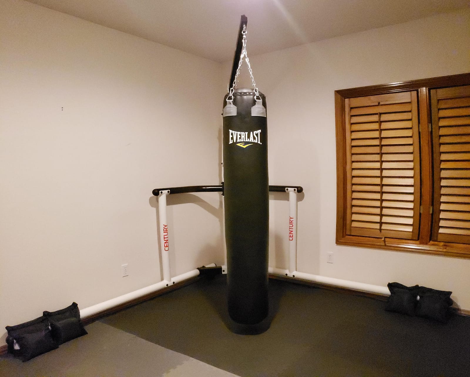 Century Corner Man Hanger (2 Box Item) Hanging Training Bag, Steel Frame Compatible with Heavy Bags 100 Pounds or Less for Boxing, Kick Boxing, Sparring, MMA, and Karate customer photo 2
