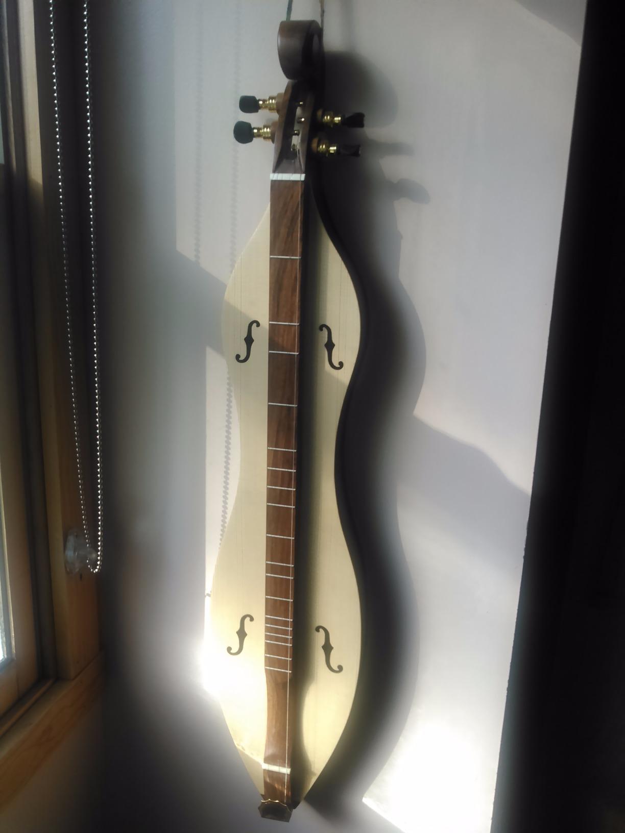 Roosebeck Emma Mountain Dulcimer 4-String Vaulted Fretboard Spruce F-Holes customer photo 2