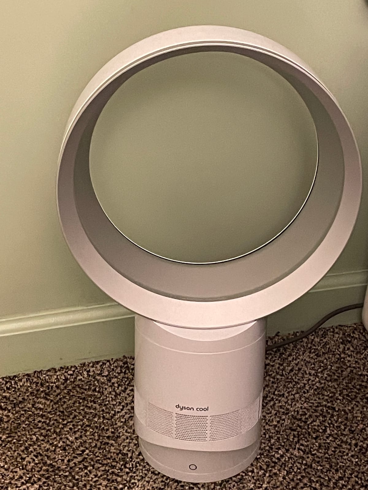 Dyson Air Multiplier AM06 Table Fan, 10 Inches, White/Silver (49095-01) customer photo 2