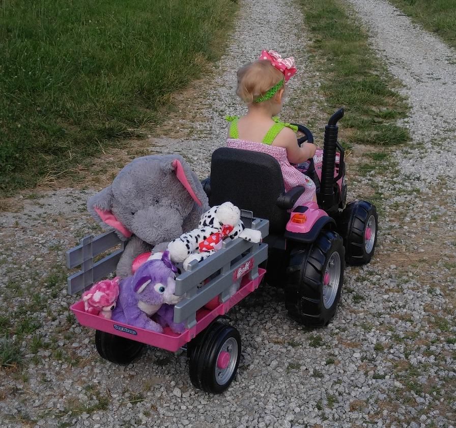 Peg Perego Case IH Magnum Tractor and Trailer Extra-Large 12 Volt Ride on, Pink customer photo 1