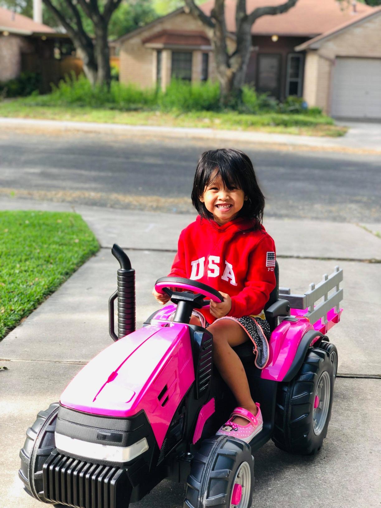 Peg Perego Case IH Magnum Tractor and Trailer Extra-Large 12 Volt Ride on, Pink customer photo 2