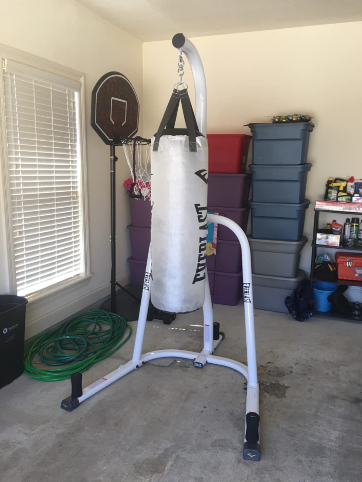 Everlast Single Station Heavy Bag Stand with a 70-lb. Heavy Bag Kit customer photo 2
