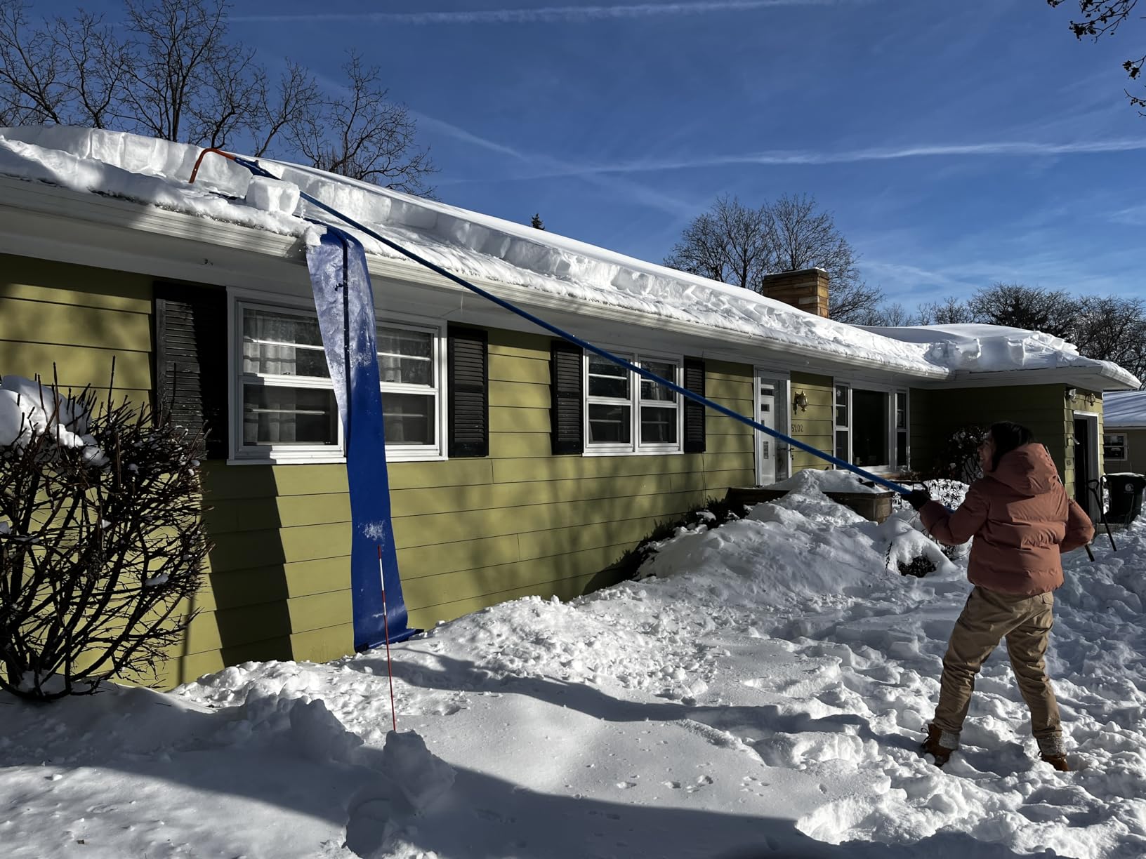 Avalanche! Heavy Duty Roof Snow Rake AVA750, 15 1/2 Ft Fiberglass Pole, Heavy-Duty Slide customer photo 2