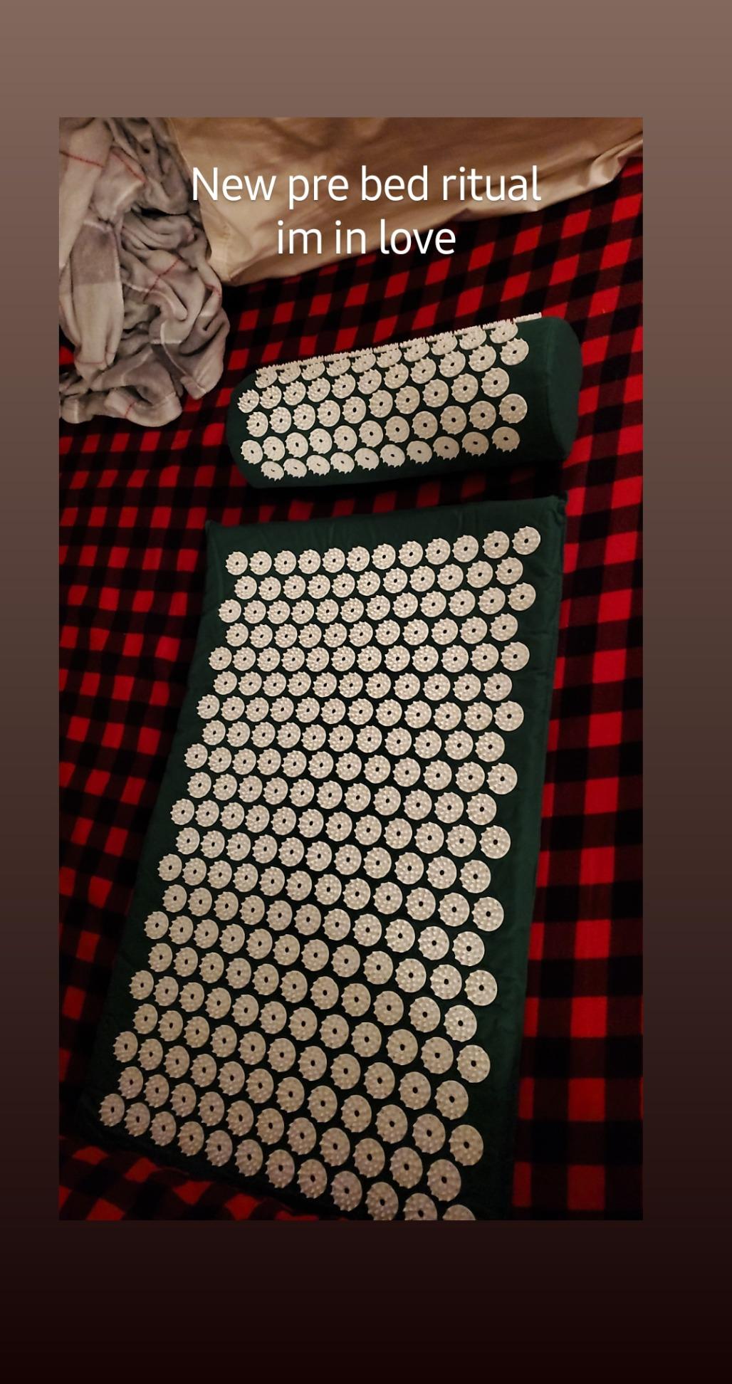 Sivan Acupressure Mat & Pillow Set for Back & Neck (Large, Green/White) | Grounding for stress and pain customer photo 1