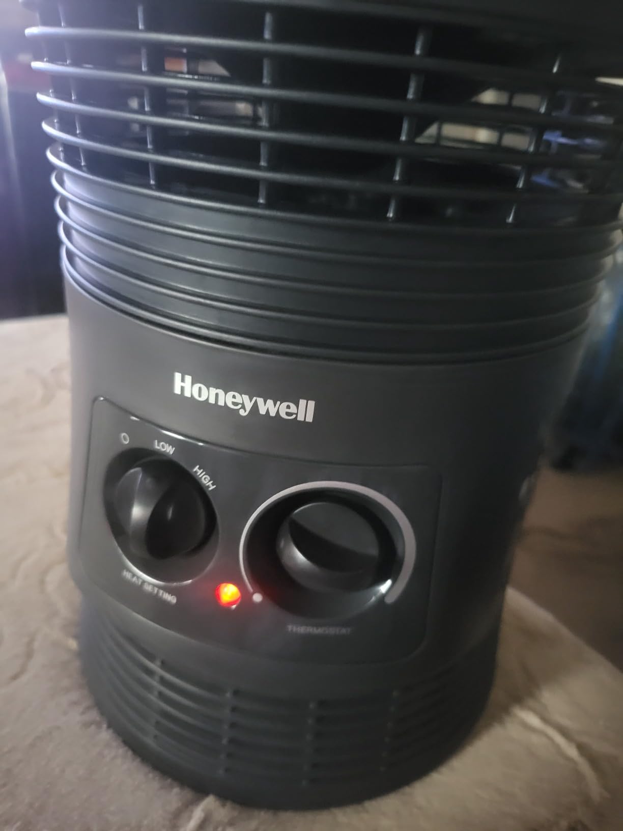 Honeywell HHF360V 360 Degree Surround Fan Forced Heater with Surround Heat Output Charcoal Grey Energy Efficient Portable Heater with Adjustable Thermostat & 2 Heat Settings, Small customer photo 1