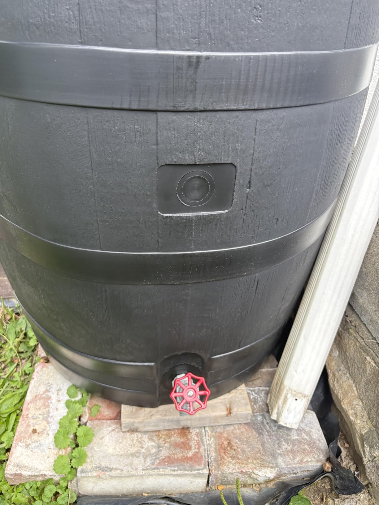 RTS Home Accents 50-Gallon ECO Rain Barrel Made with 100% Recycled Plastic, Flat Back Rain Water Collection Barrel, Black customer photo 1