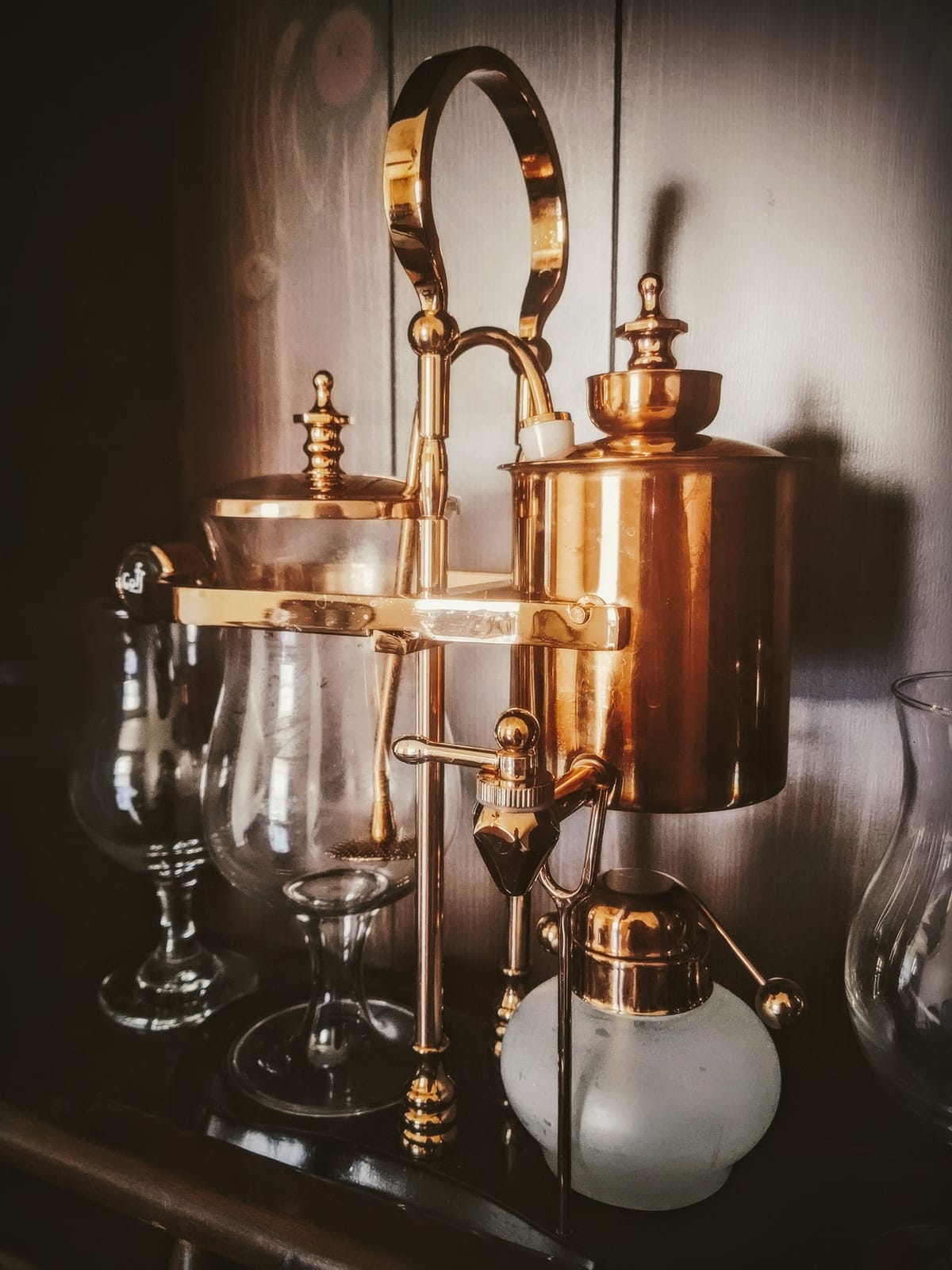 Diguo Belgian/Belgium Luxury Royal Family Balance Syphon Coffee Maker, Siphon Brewer, Elegant Design Retro-Style (Polished Rose Gold) customer photo 2