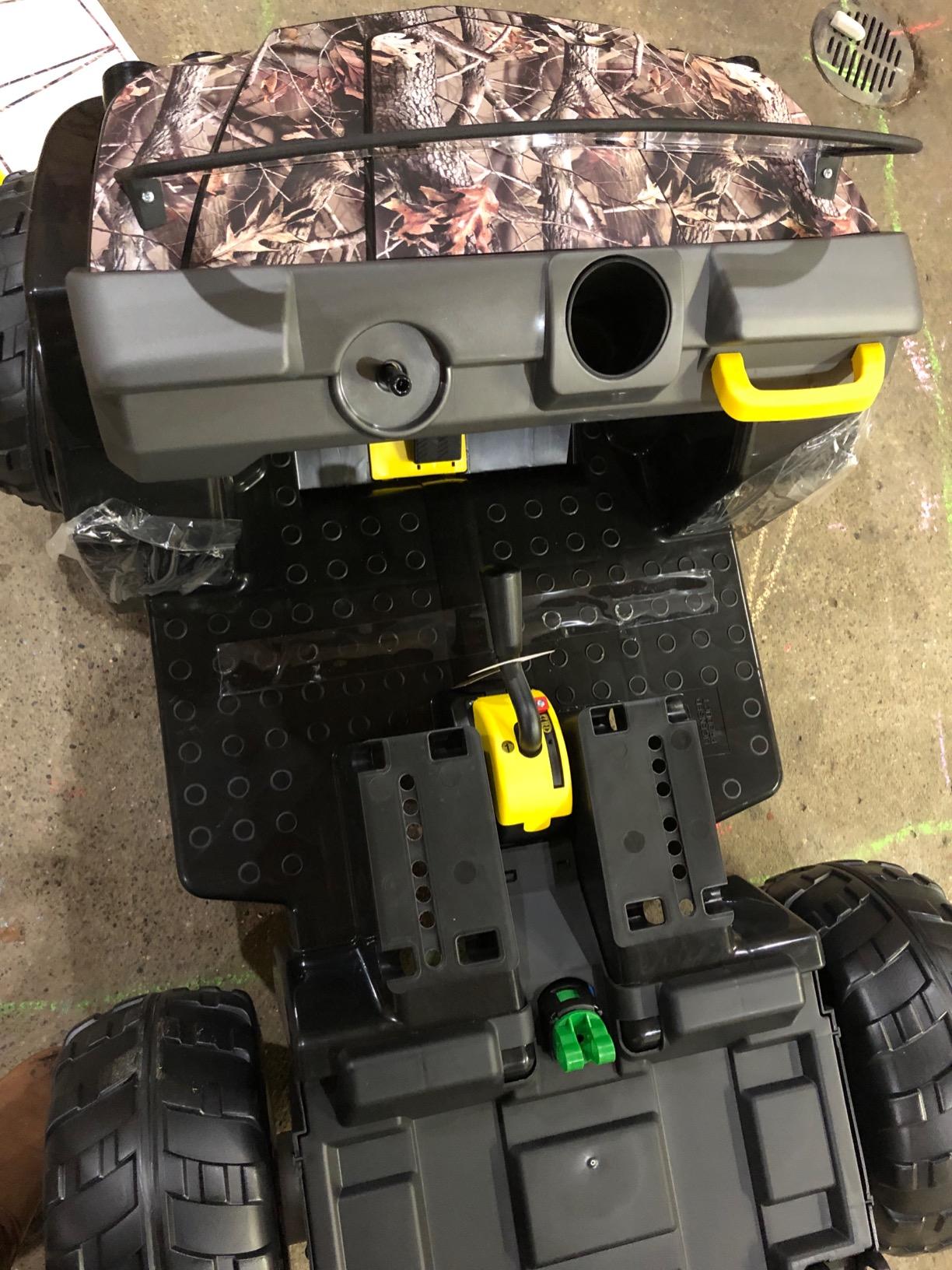 Peg Perego John Deere Gator XUV Realtree Camo Extra-Large 12 Volt Ride-on, Durable Design for Kids 3-8 customer photo 2
