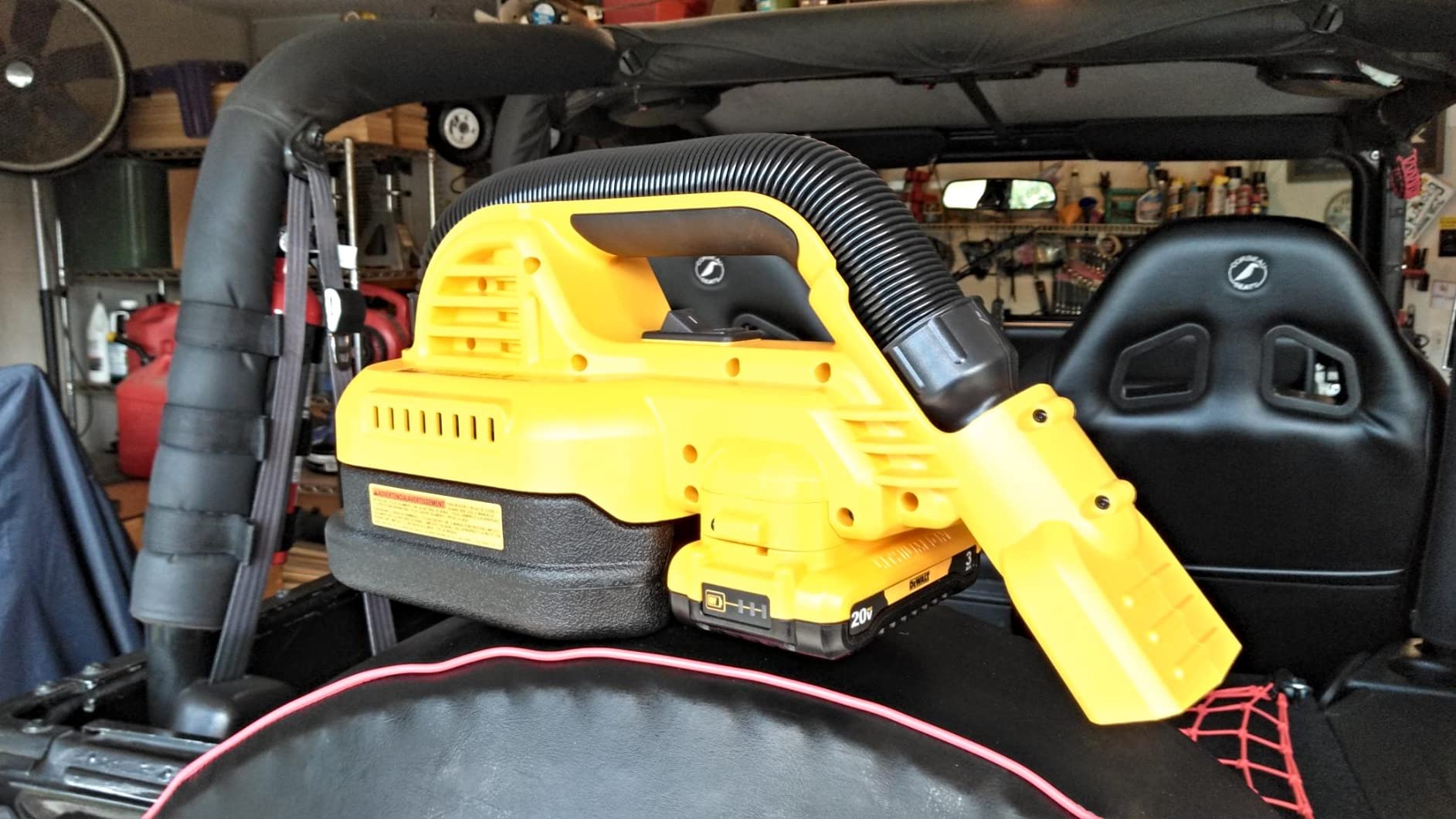 DeWalt 20V MAX Hand Vacuum, Cordless, Wet or Dry Surfaces, 1/2-Gallon Tank, Washable Filter, Portable, Bare Tool Only (DCV517B) customer photo 1