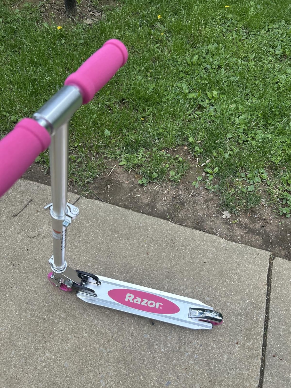 Razor A Kick Scooter for Kids - Lightweight, Foldable, Aluminum Frame, and Adjustable Handlebars customer photo 2