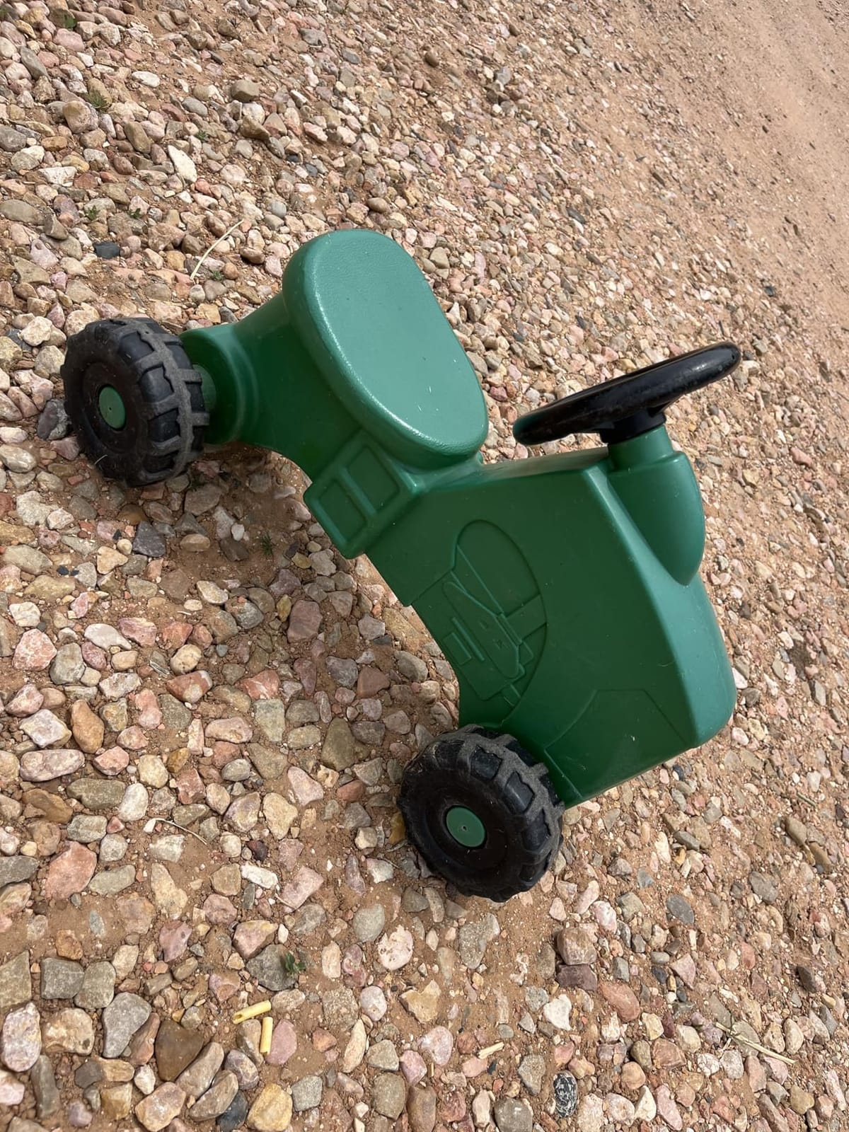 John Deere Ride On Toys Sit 'N Scoot Activity Tractor for Kids Ages 18 Months and Up, Green customer photo 2