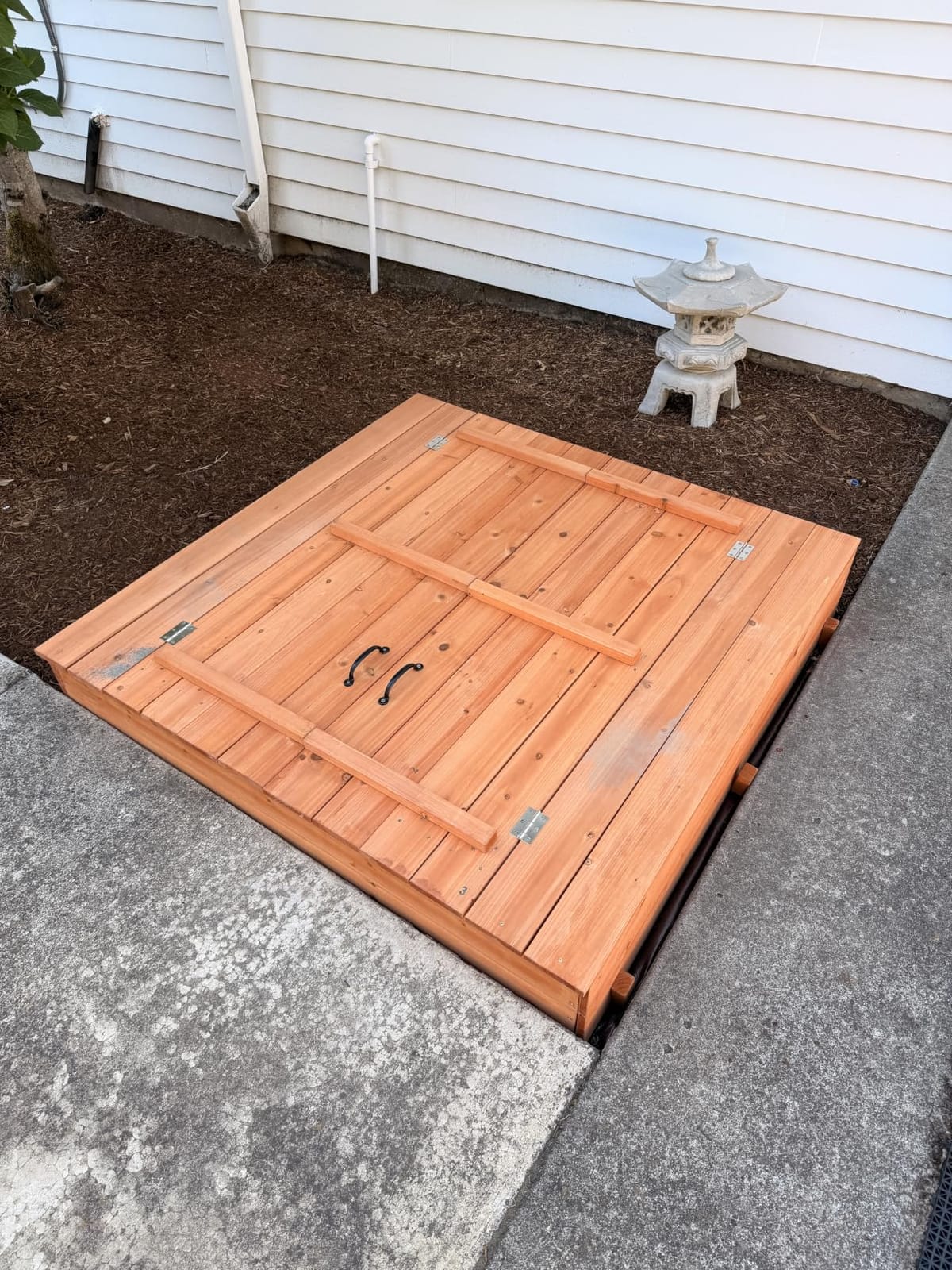 Best Choice Products Large Outdoor Wooden Sand Box for Kids, Sandbox with Cover, Bench Seats Support up to 220 lbs, Bottom Liner for Drainage, Cedar Wood - Brown customer photo 1