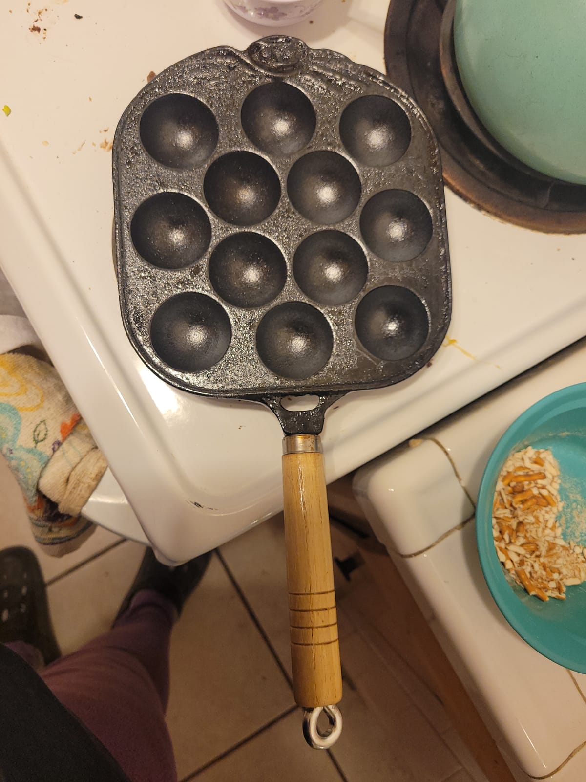 Personal Size Traditional Cast Iron Japanese Takoyaki And Dessert Cake Cooking Pan customer photo 2