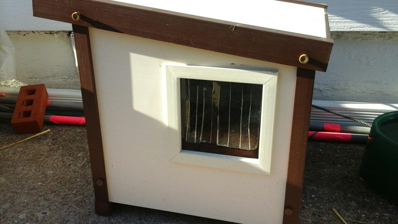 New Age Pet ECOFLEX Albany Outdoor Cat House - Weatherproof, Insulated, Elevated Floor, Dual Escape Doors, Easy Assembly, Moisture & Odor Resistant, 10-Year Warranty, Maple/Brown customer photo 2