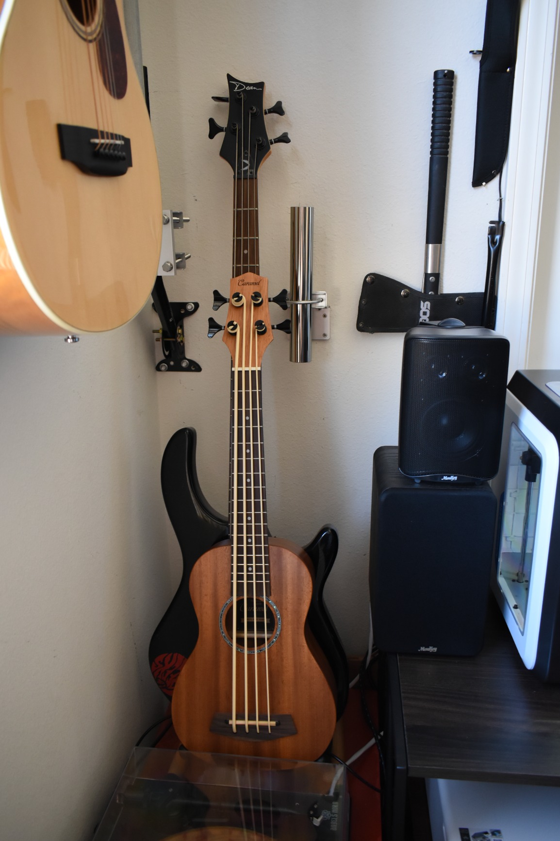 Caramel CUB402 Electric 30inch All Solid Wood Mahogany Ukulele Bass | Tuned as E-A-D-G customer photo 1