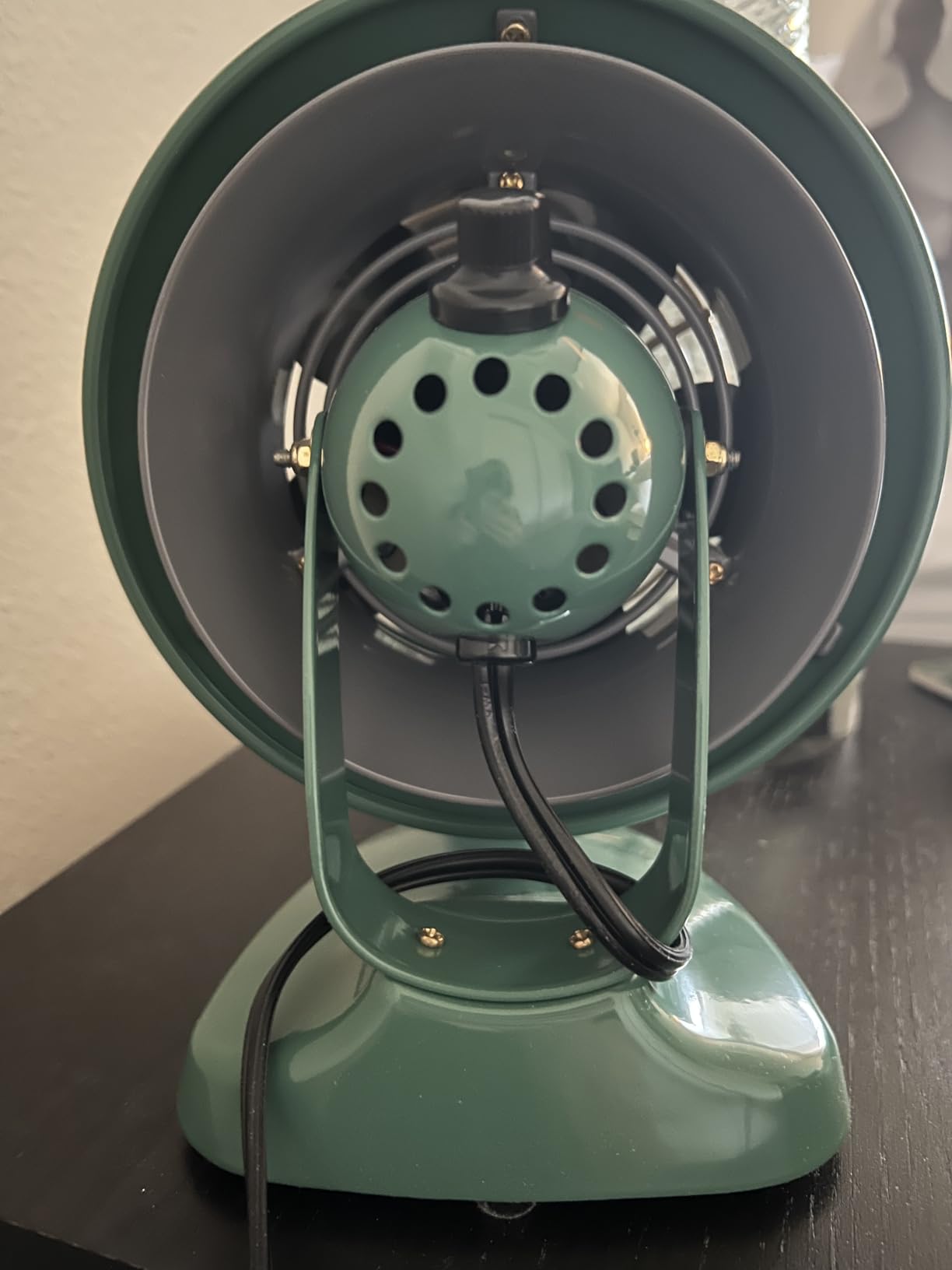 Vornado VFAN Mini Classic Vintage Metal Desk Fan, 2-Speed, Adjustable Tilt, Personal Air Circulator for Bedroom, Office, Dorm Room, Portable Quiet, Vintage Green customer photo 2