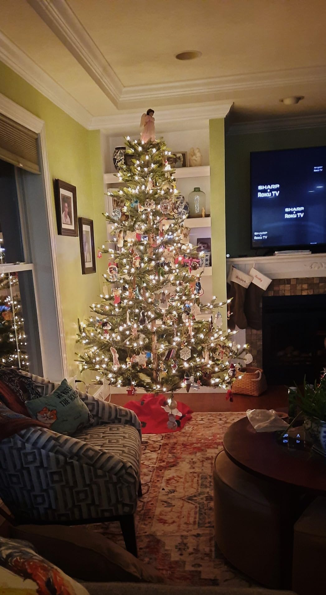 Puleo International 7.5ft Pre-Lit Aspen Fir Artificial Christmas Tree with 700 Clear Lights, 1319 Realistic Dense Branch Tips, Easy Setup Artificial Trees with Sturdy Metal Stand customer photo 1