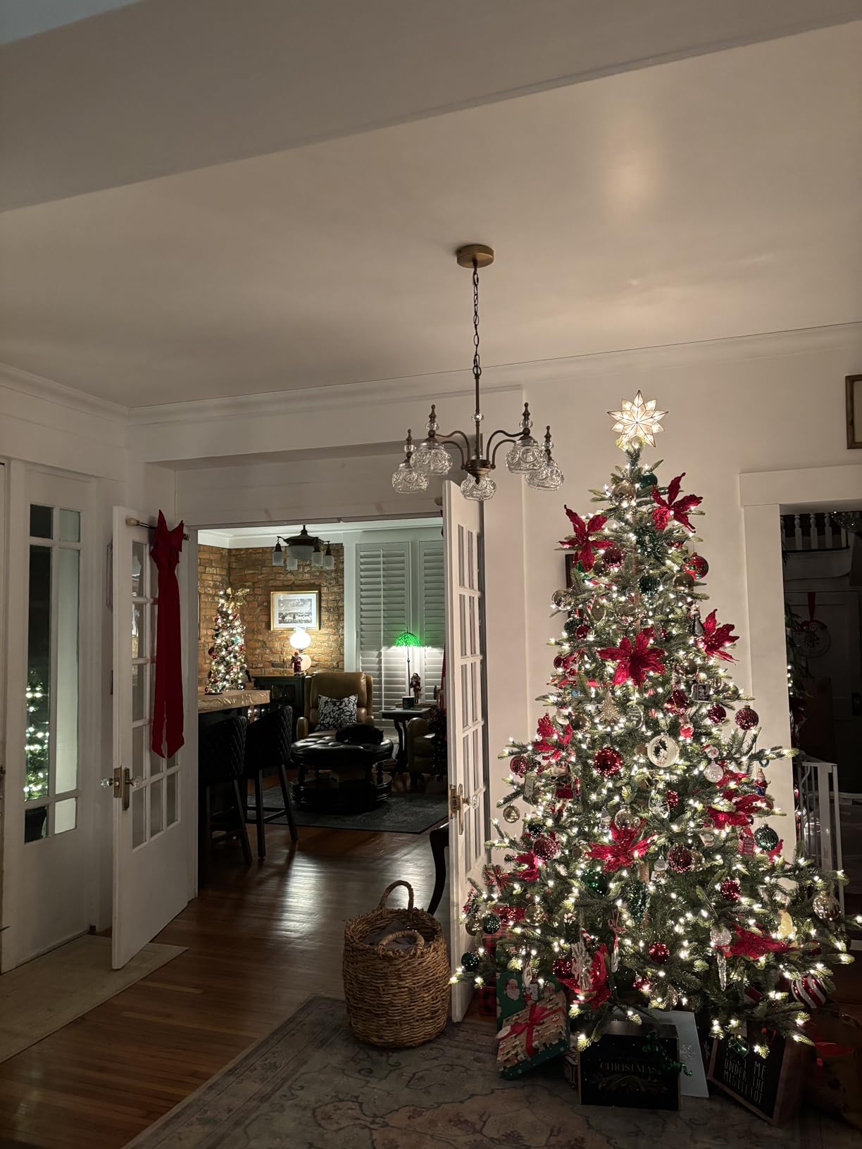 Puleo International 7.5ft Pre-Lit Aspen Fir Artificial Christmas Tree with 700 Clear Lights, 1319 Realistic Dense Branch Tips, Easy Setup Artificial Trees with Sturdy Metal Stand customer photo 2