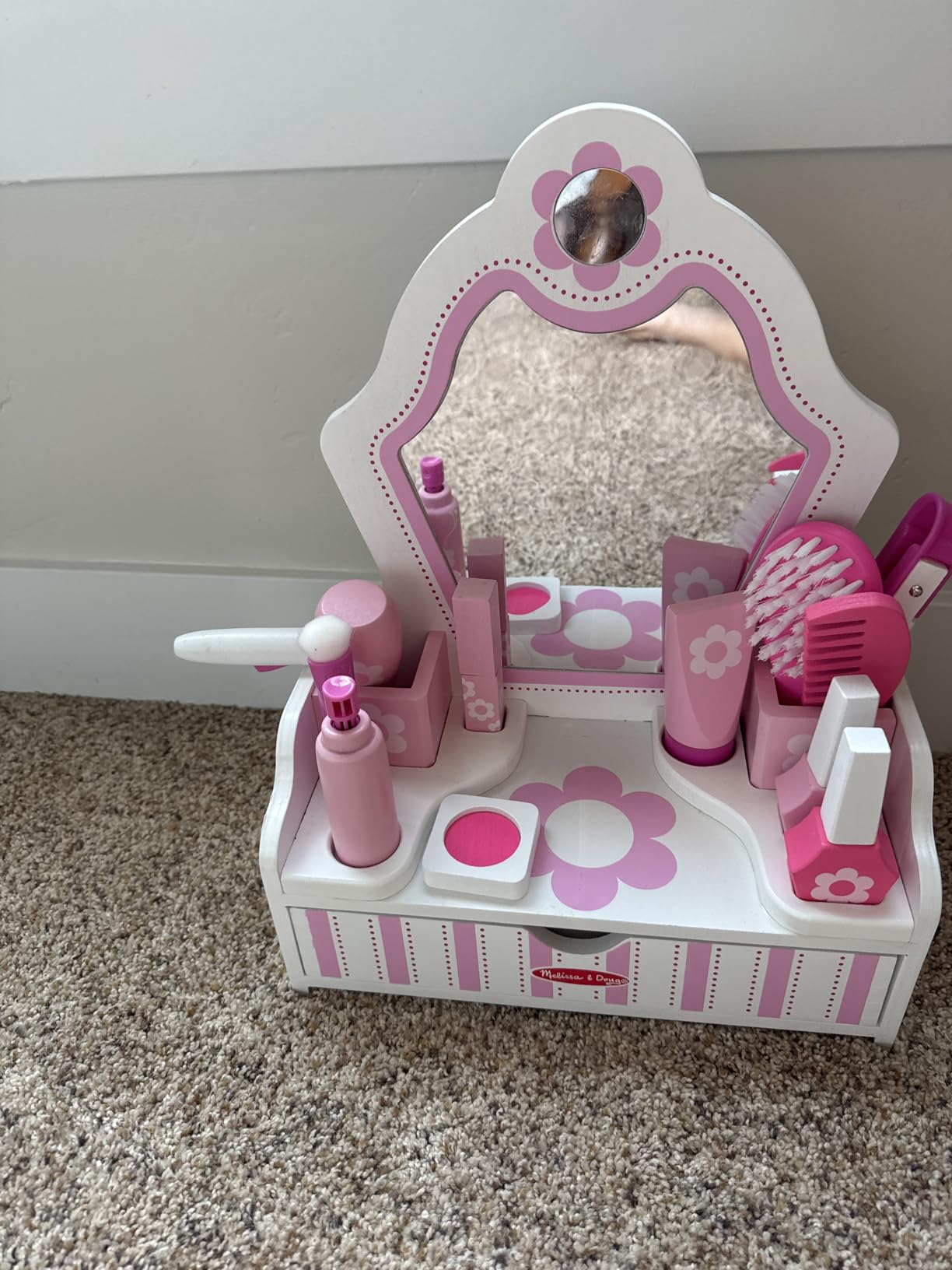 Melissa & Doug Wooden Beauty Salon Play Set, 18-Piece Vanity with Pretend Play Toys, Makeup, Mirror, Accessories & More, Preschool Toys for Girls & Boys Ages 3+ - FSC Certified customer photo 1