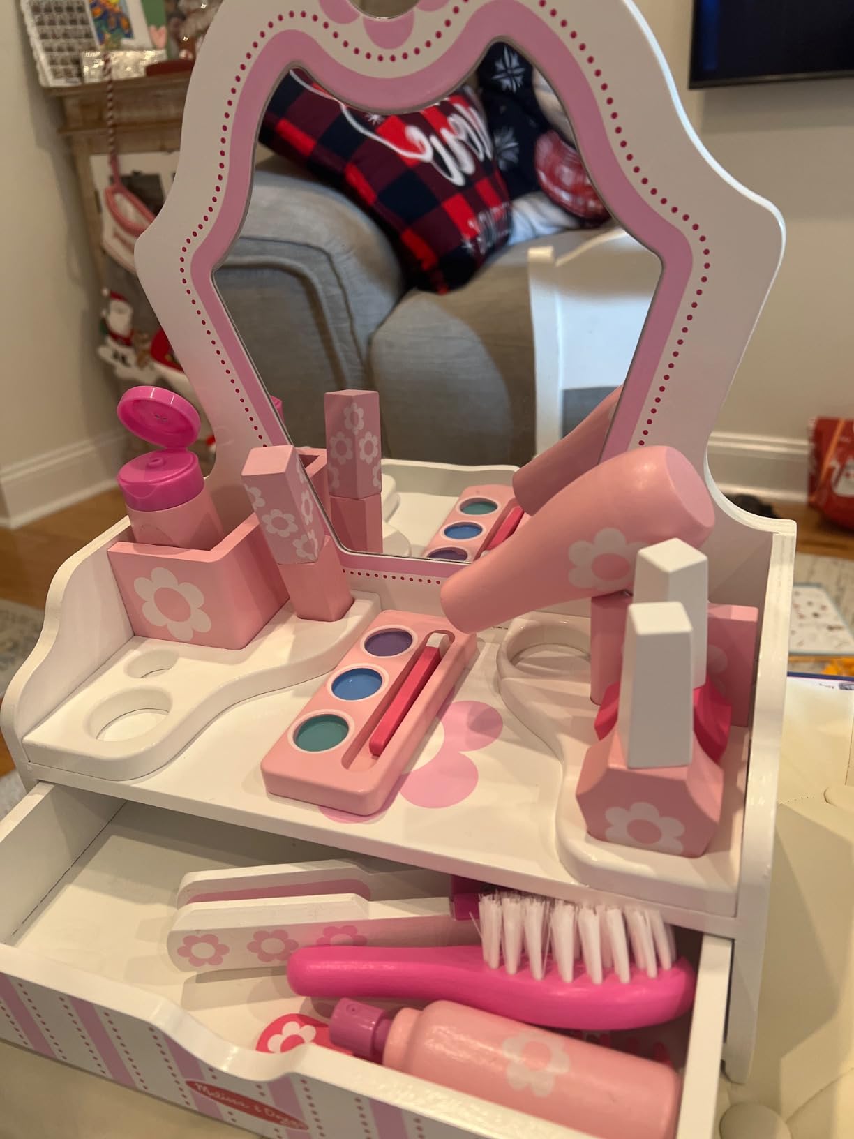 Melissa & Doug Wooden Beauty Salon Play Set, 18-Piece Vanity with Pretend Play Toys, Makeup, Mirror, Accessories & More, Preschool Toys for Girls & Boys Ages 3+ - FSC Certified customer photo 2