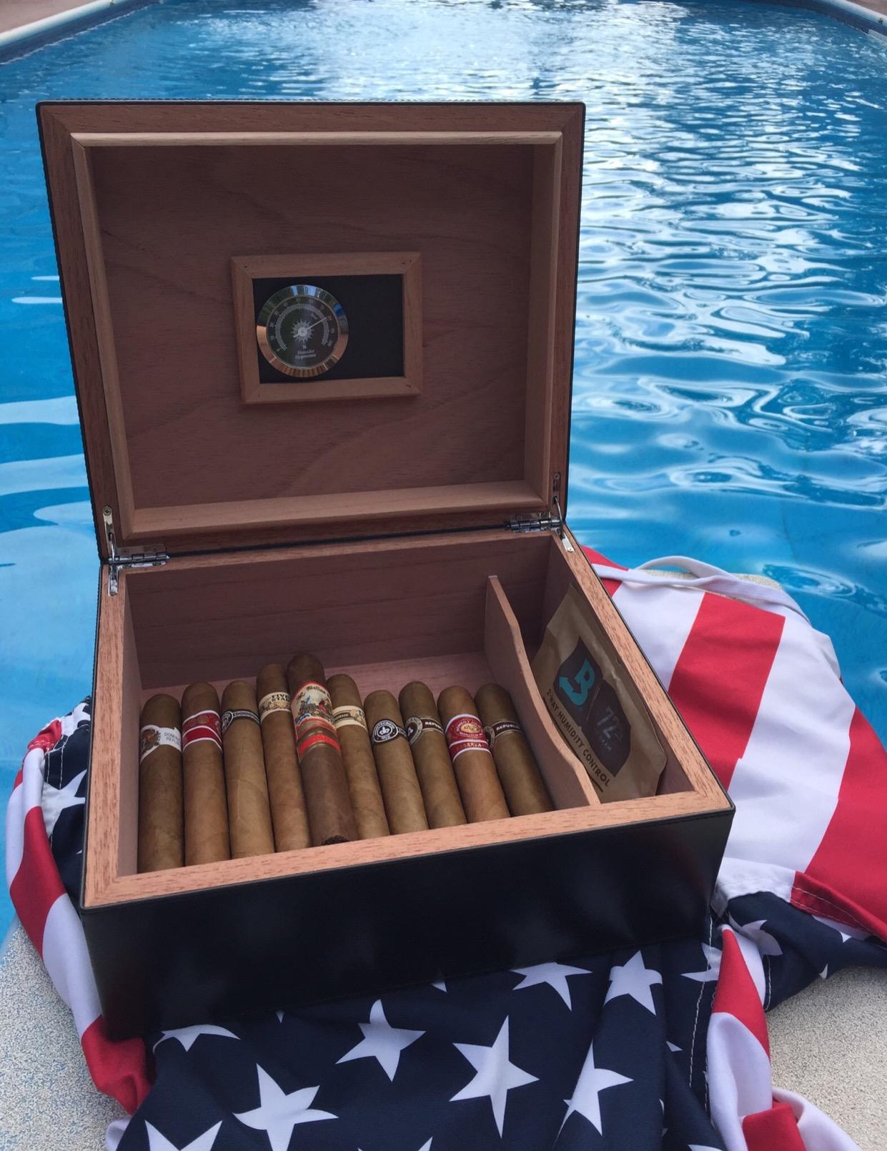 Desktop Humidor Case Holds 25-50 Cigars, Unique Elegant Leather Display, 100% Handcraft Real Solid Spanish Cedar Wood Storage Box with Humidifier and Hygrometer Desktop Humidors customer photo 1