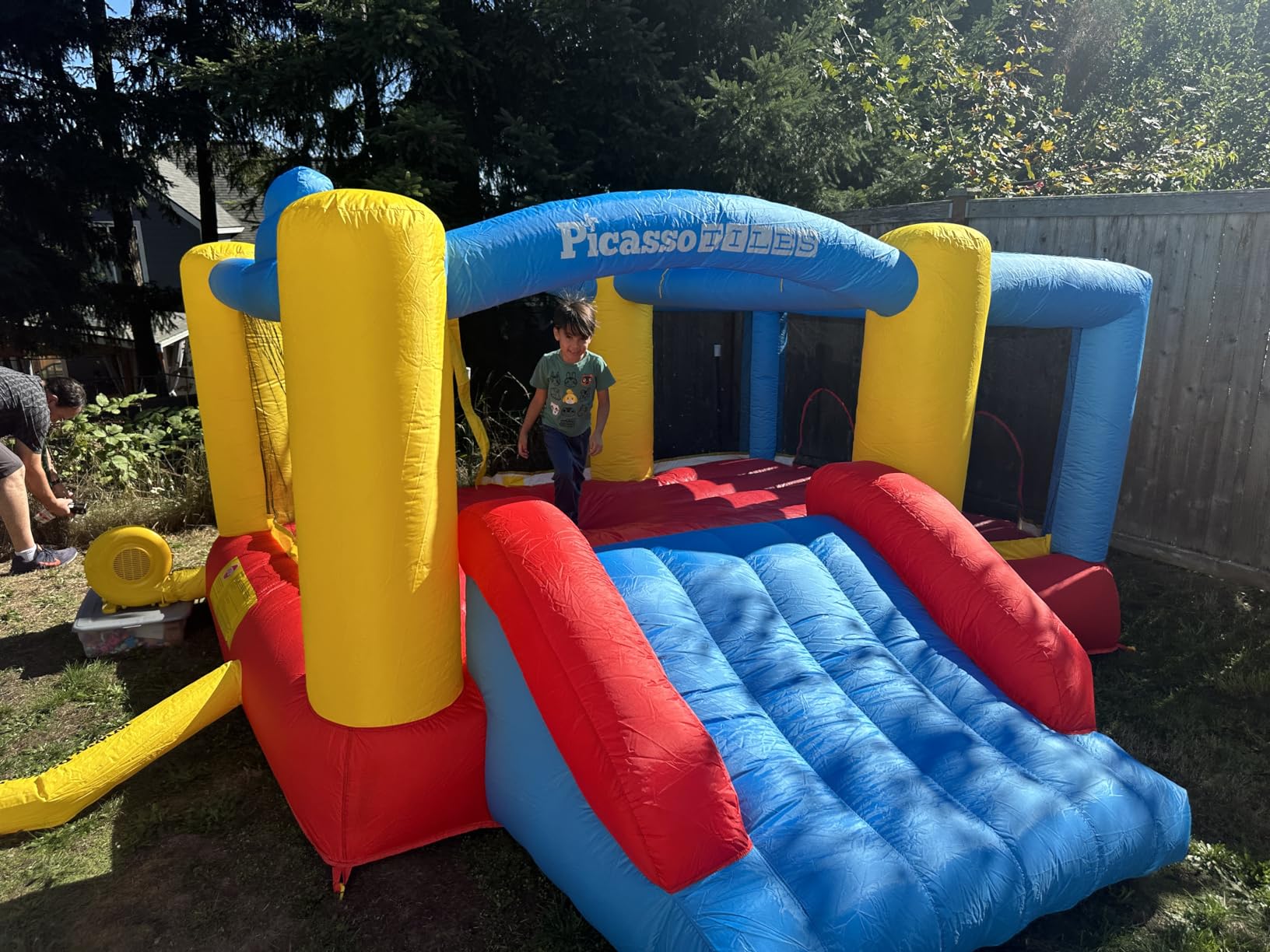 [Upgrade Version] PicassoTiles KC102 12x10 Foot Inflatable Bouncer Jumping Bouncing House, Jump Slide, Dunk Playhouse w/Basketball Rim, 4 Sports Balls, Full-Size Entry, 580W ETL Certified Blower customer photo 1