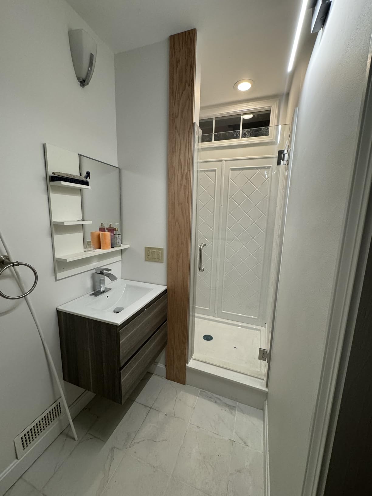 DreamLine 32 in. D x 48 in. W x 76 3/4 in. H Center Drain Acrylic Shower Base and QWALL-5 Backwall Kit In White, DL-6070C-01 customer photo 2
