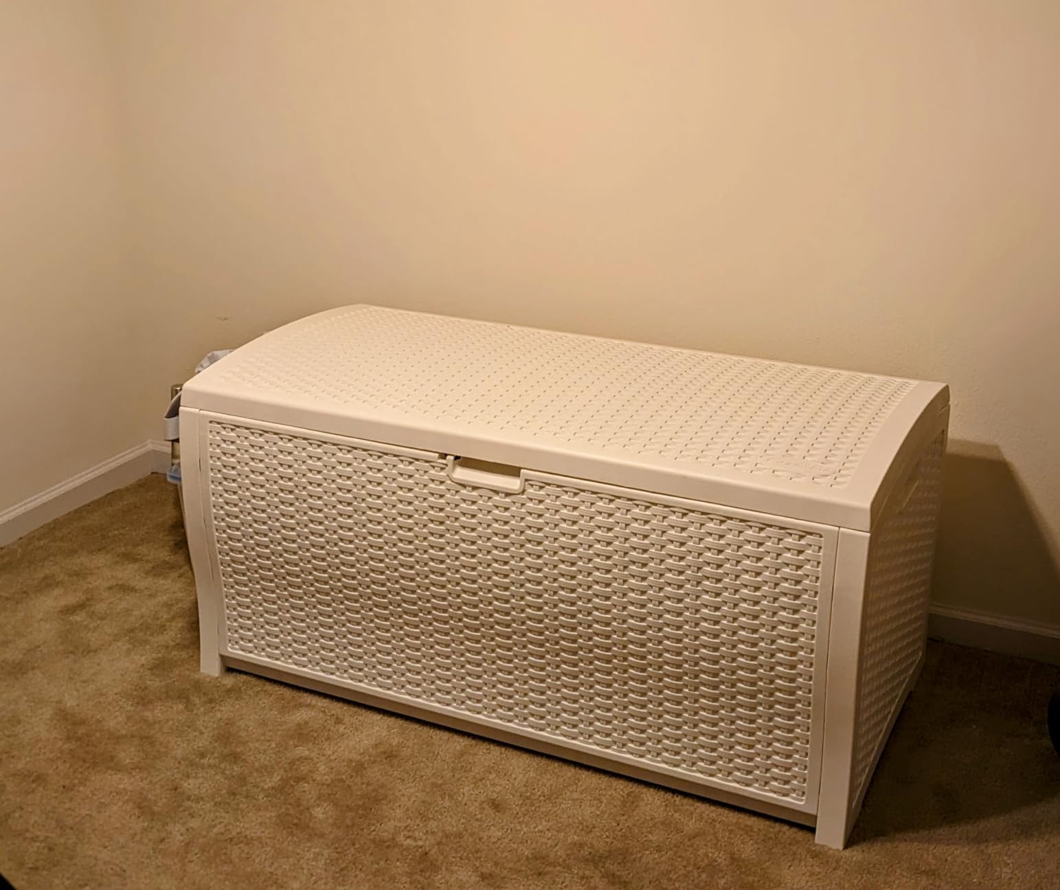 Suncast 99 Gallon Wicker Horizontal Outdoor Deck Box with Hinged Lid, Water-Resistant Storage Solution for Patio, Deck, Yard, and Garage, White, Made in the USA customer photo 2