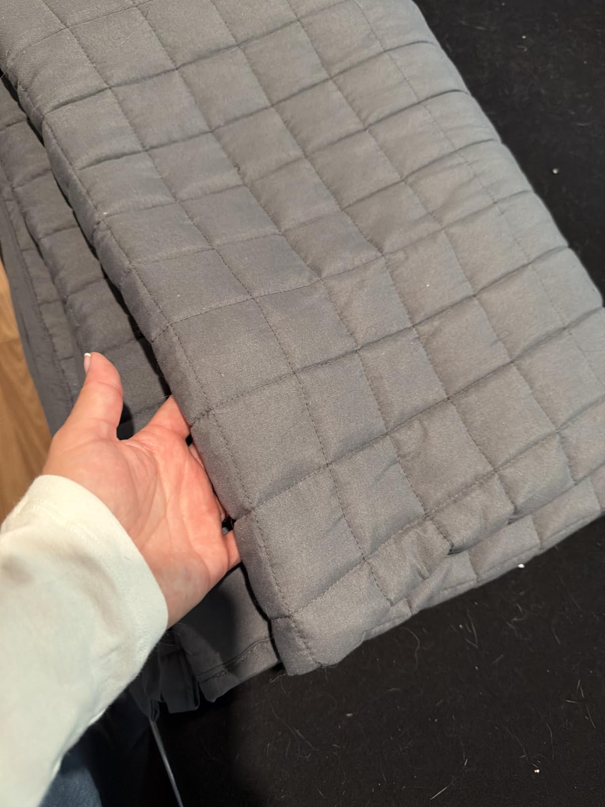 YnM 15lbs Weighted Blanket for Adults, Heavy Bed Throw Blanket with Cooling Glass Beads for All Season Use, Ideal for ~140lbs (48x72 Inches, Twin/Full, Dark Grey) customer photo 2
