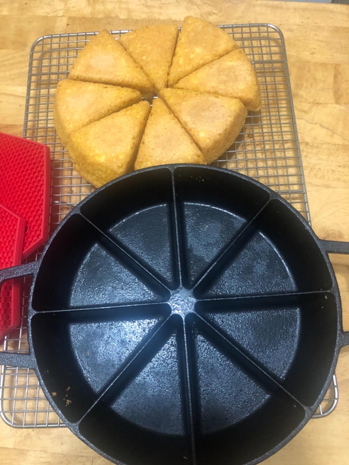 Bayou Classic 10-in Cast Iron Wedge Cornbread Skillet, Side Loop Handles, Bakes 8 Wedges customer photo 2