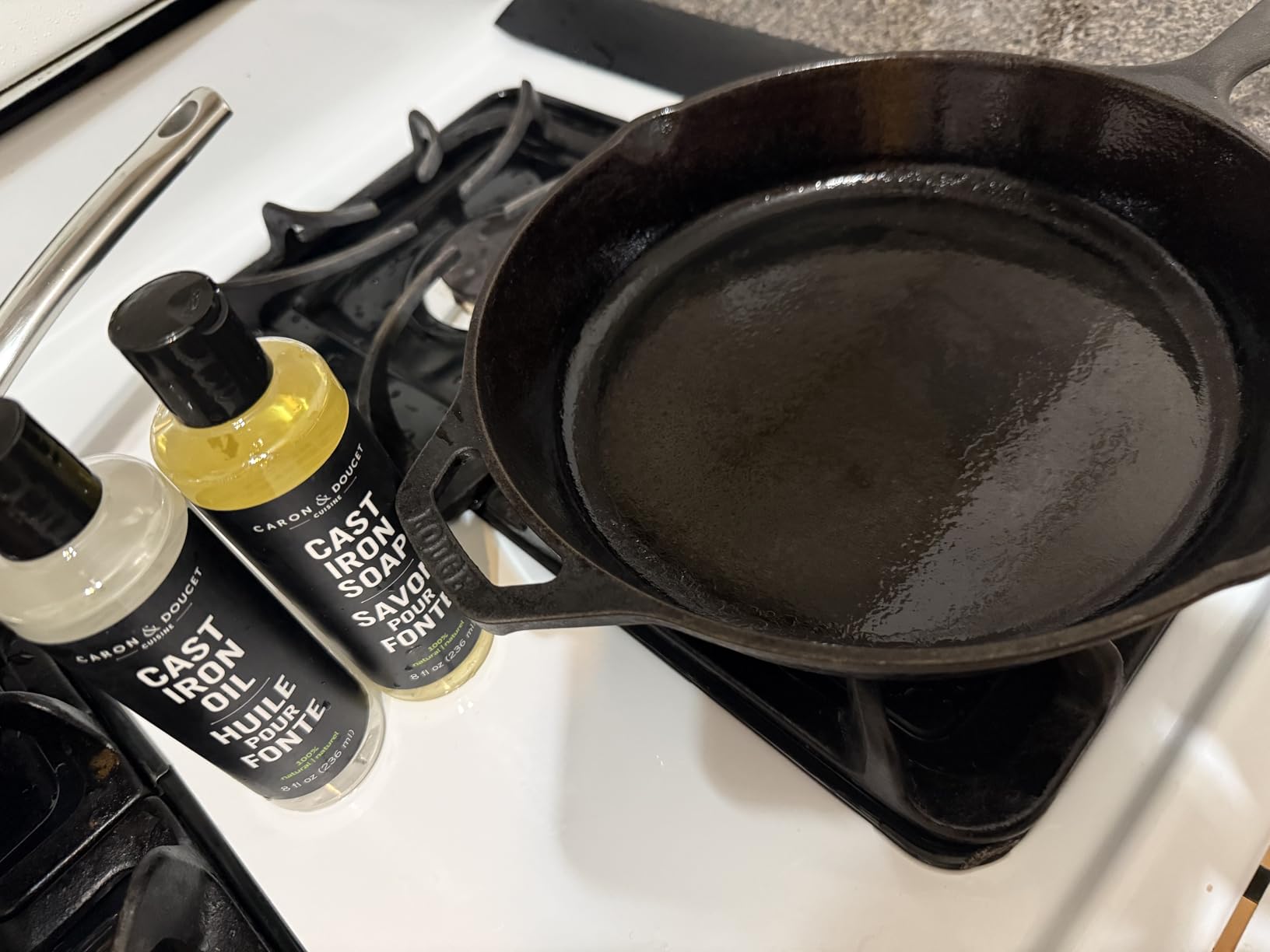 CARON & DOUCET - Cast Iron Cleaning & Conditioning Set: Seasoning Oil & Cleaning Soap | 100% Plant-Based | Best for Washing, Restoring & Seasoning Cast Iron Skillets, Pans & Grills! 8oz Each customer photo 1