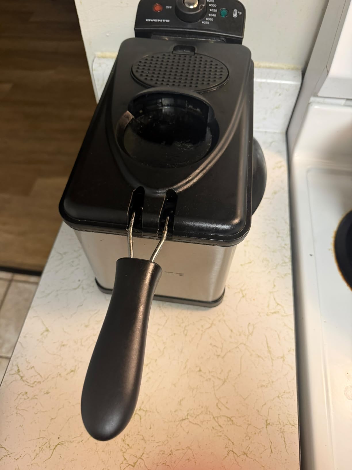 OVENTE Electric Deep Fryer, 2L Capacity, 1500W, Silver FDM2201BR | Lid w/ Viewing Window and Odor Filter, Adjustable Temperature, Removable Frying Basket and Easy to Clean Stainless Steel Body customer photo 1