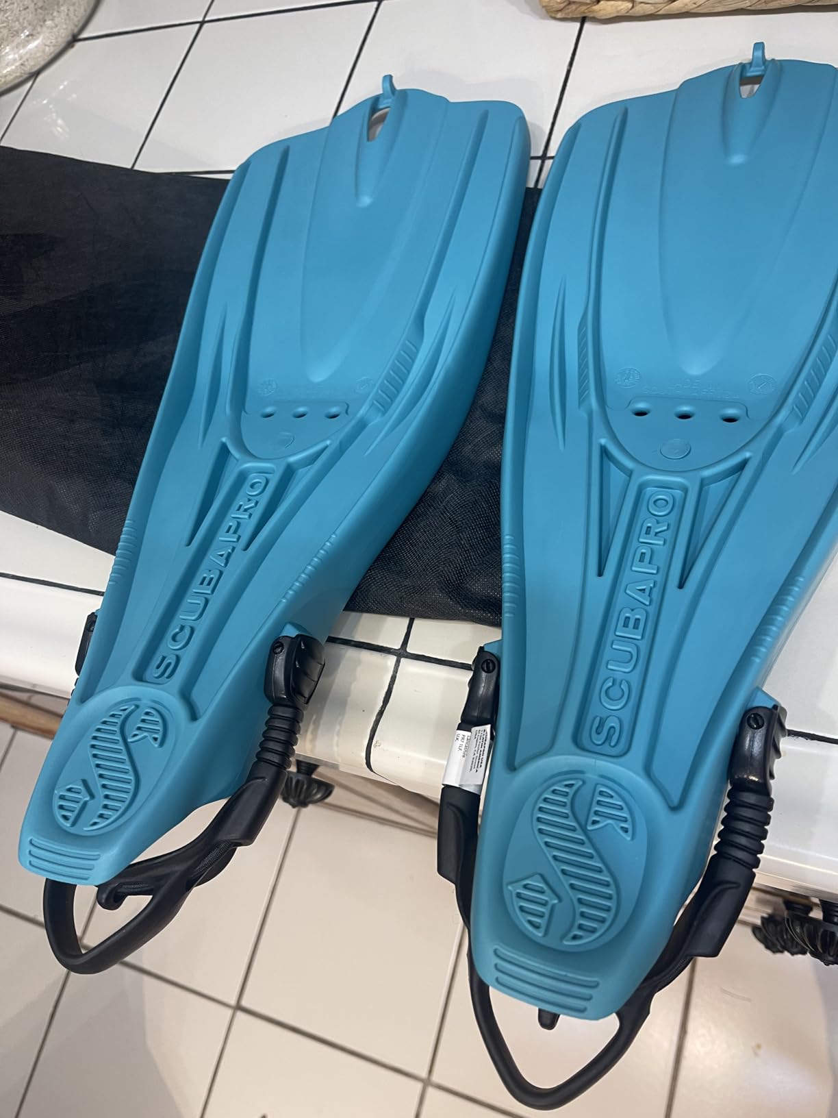 SCUBAPRO GO Travel Scuba Diving Fin for Snorkeling and Swimming, Open Heel Strap customer photo 1