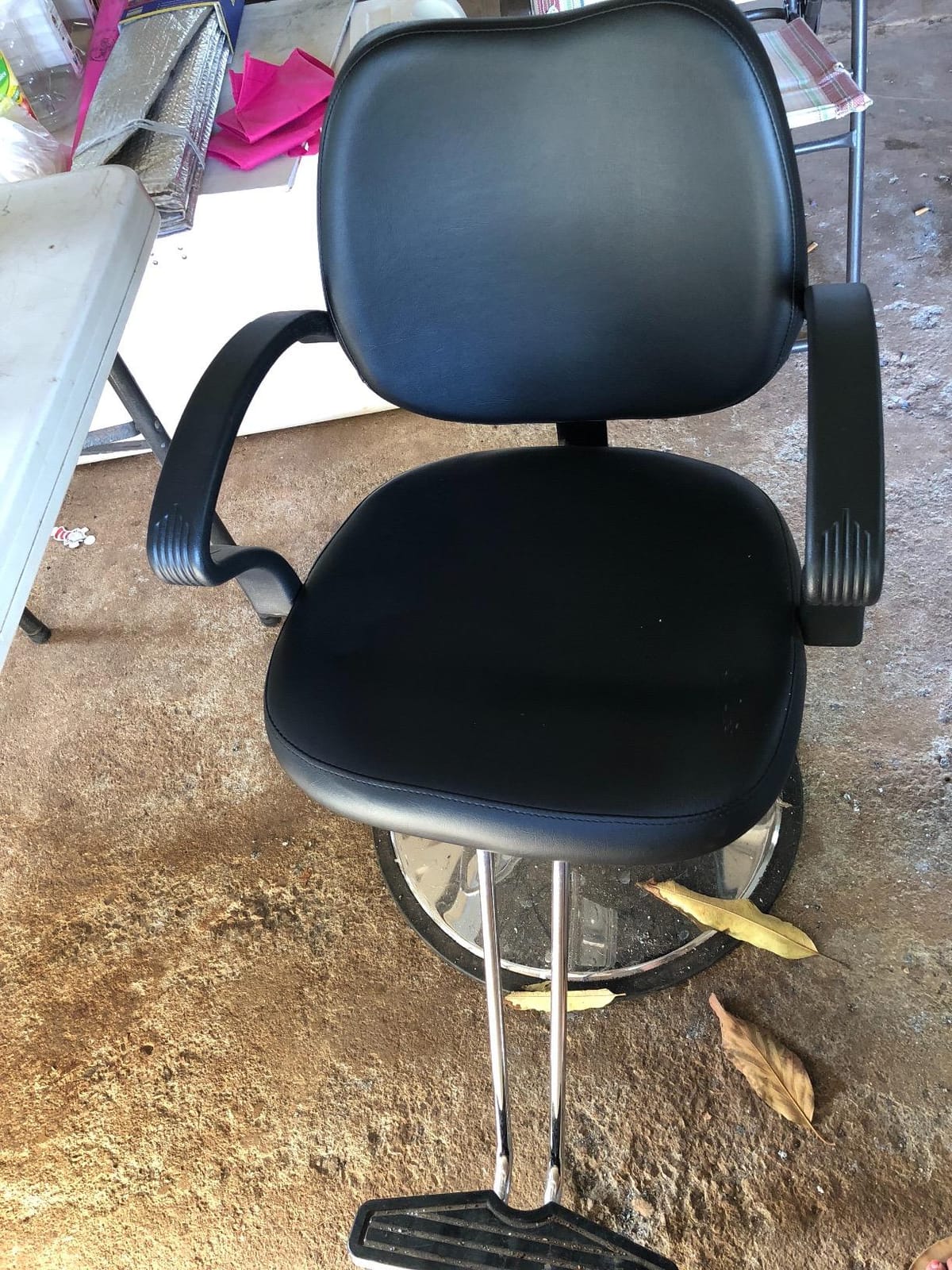 Hair Beauty Salon Equipment Black Hydraulic Barber Styling Chair customer photo 1
