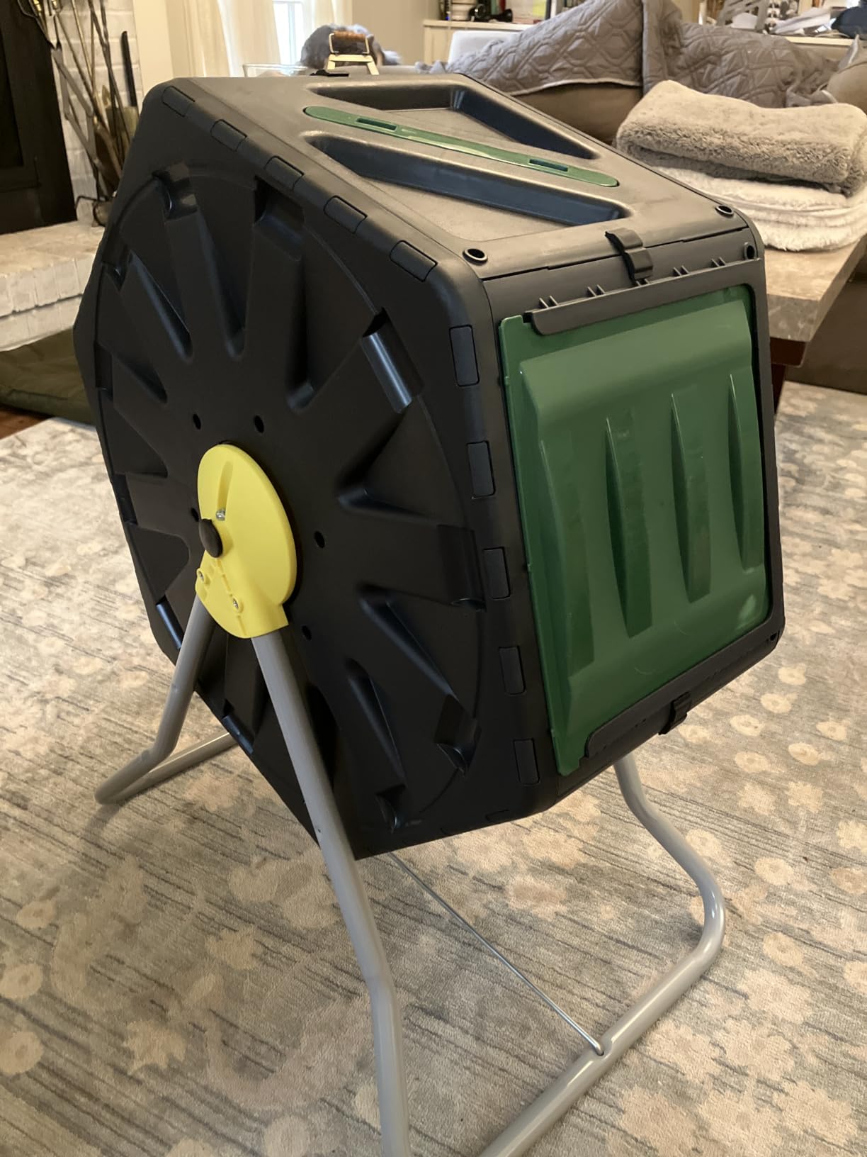 Miracle-Gro Dual Chamber Compost Tumbler - Easy-Turn, Heavy-Duty Outdoor Bin Composter with 2 Sliding Doors (2x18.5 Gal/70L) customer photo 1