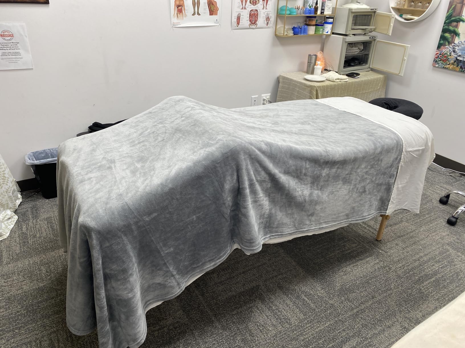 Saloniture Basic Portable Folding Massage Table - Black customer photo 1