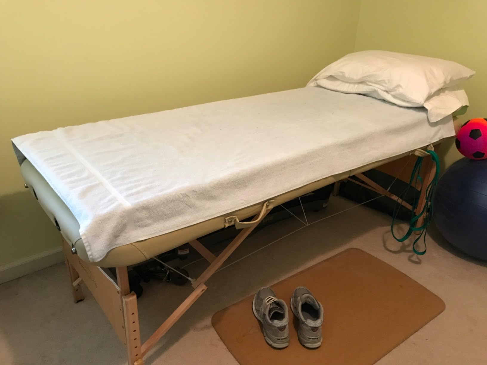 Saloniture Basic Portable Folding Massage Table - Black customer photo 2