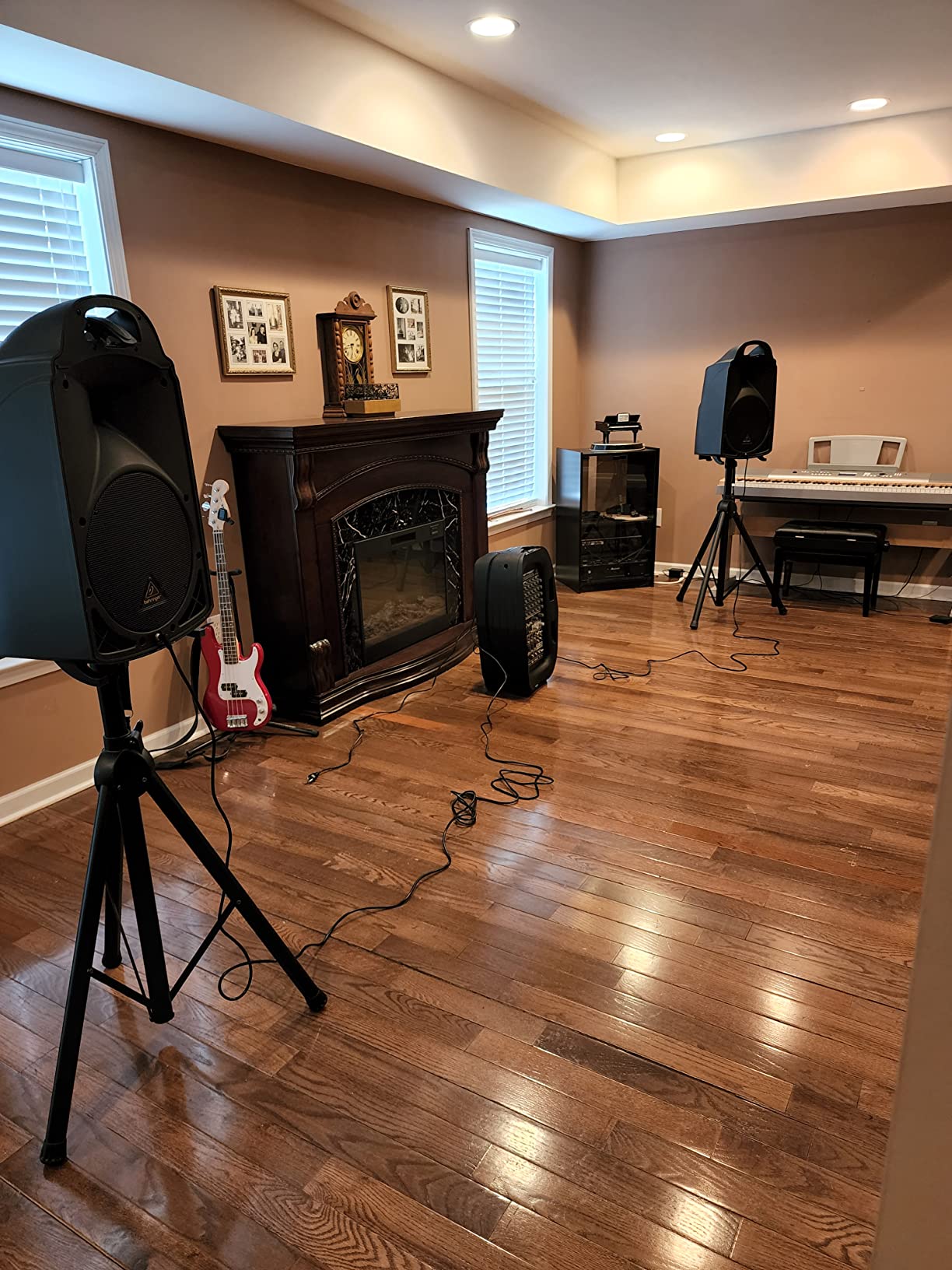Hola! Music Pair PA Speaker Stands Heavy Duty Tripod Adjustable 4-6ft customer photo 2