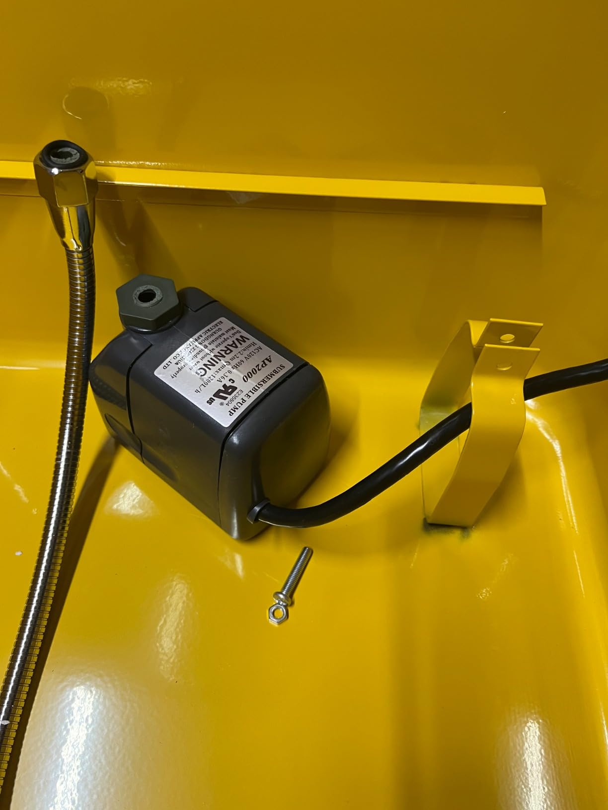 JEGS 5-Gallon Portable Parts Washer | 3.5 Gallon Solvent Capacity | 3.96 Gallon Per Minute Max Pump Output | Heavy Duty Steel | Powder Coated Black with JEGS Logo customer photo 1
