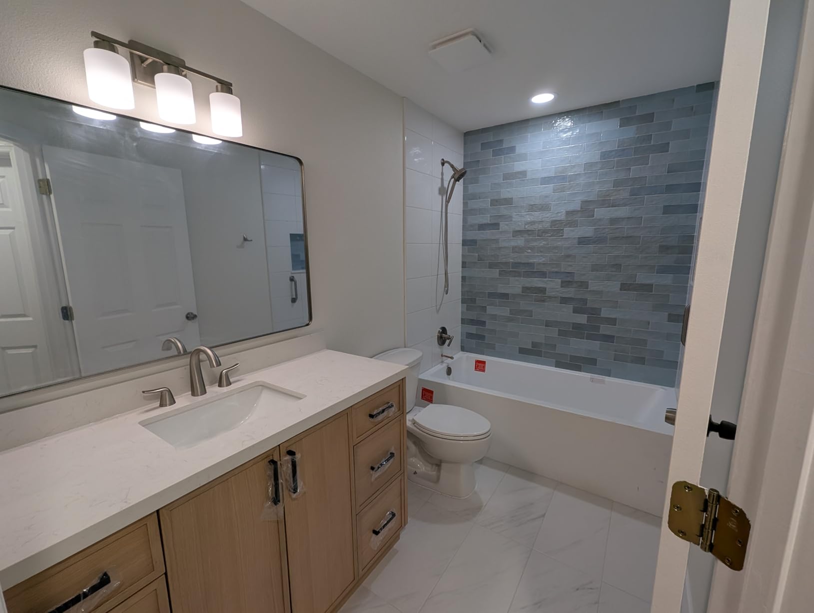 Fine Fixtures Acrylic, Fiberglass Alcove Soaking Bathtub with Integral Apron Front in Glossy White - Left Hand Drain, 54