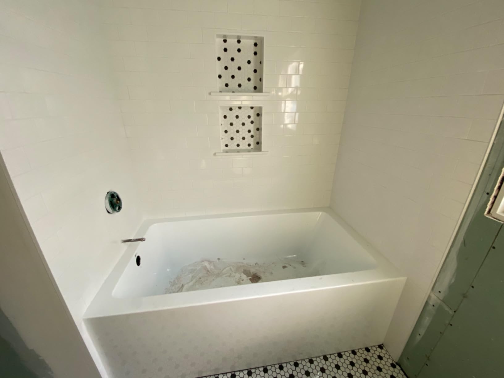 Fine Fixtures Acrylic, Fiberglass Alcove Soaking Bathtub with Integral Apron Front in Glossy White - Left Hand Drain, 54