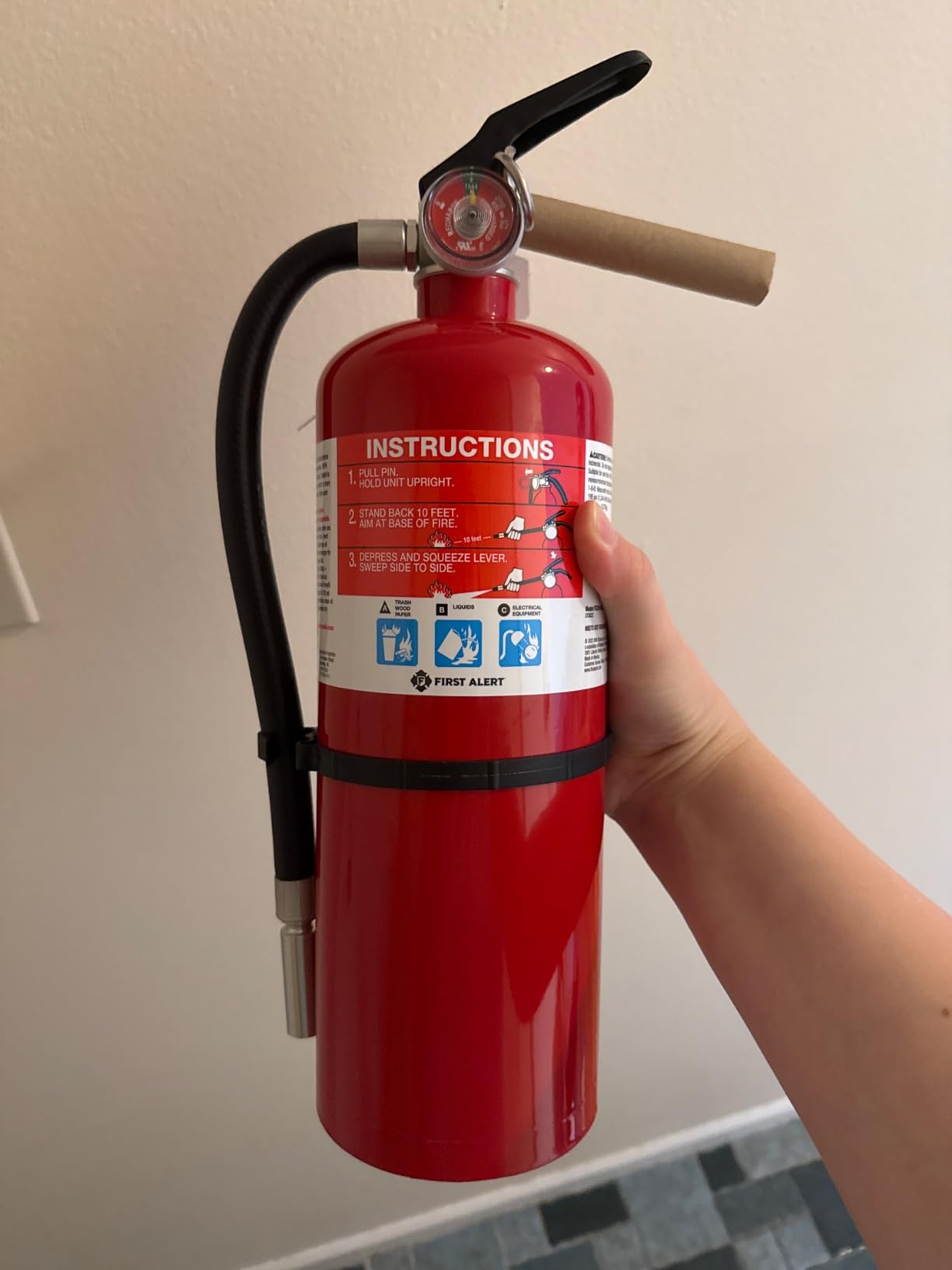 First Alert Fire Extinguisher, Heavy Duty for Home & Commercial Use | HOME2PRO Rechargeable Compliance Unit, UL RATED 2-A:10-B:C, Red, 1-Pack customer photo 1