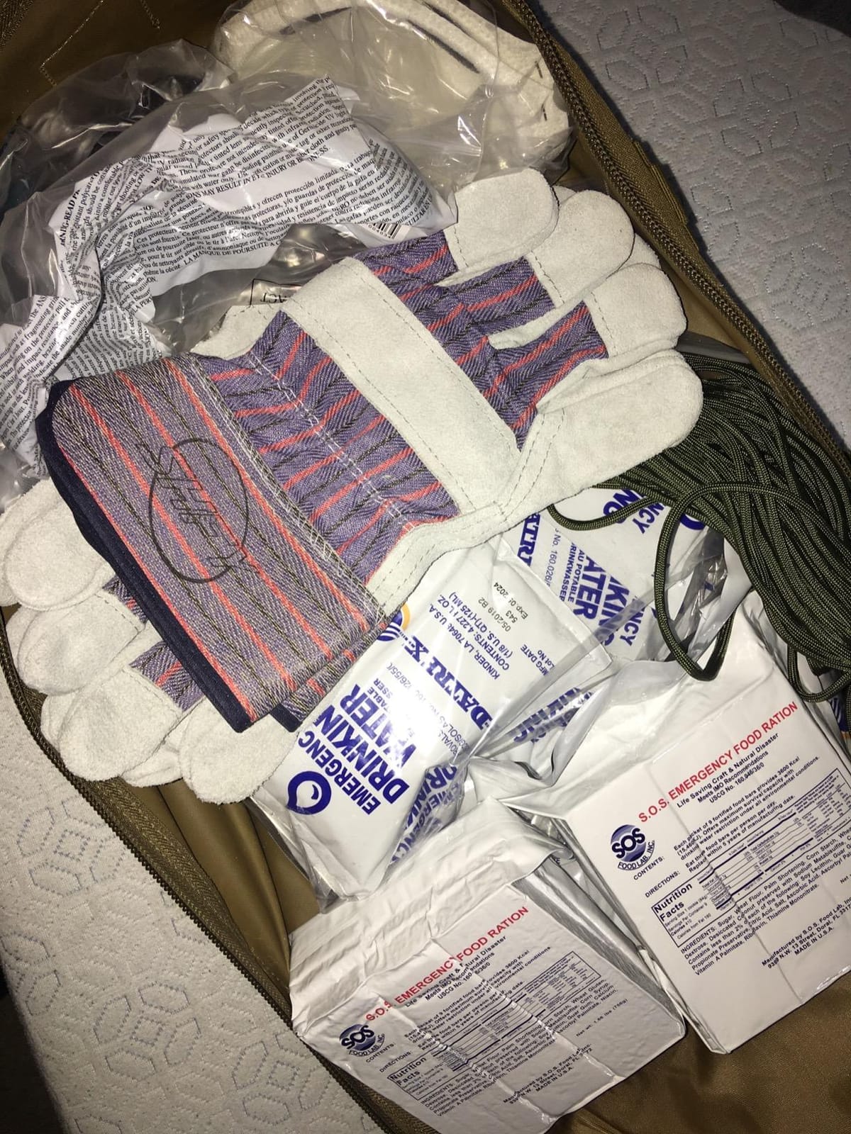 EVERLIT Complete 72 Hours Earthquake Bug Out Bag Emergency Survival Kit for Family. Be Prepared for Hurricanes, Floods, Tsunami, Other Disasters customer photo 1