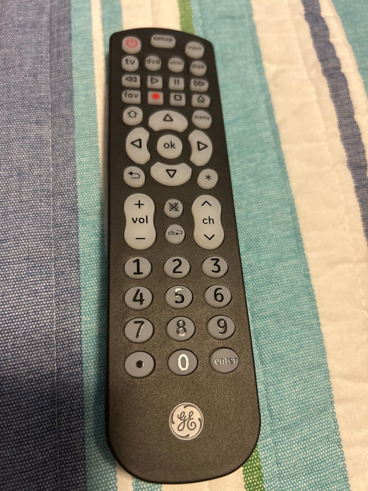 GE Backlit Buttons Universal Remote Control, 4-Device, Black, 40081 customer photo 1