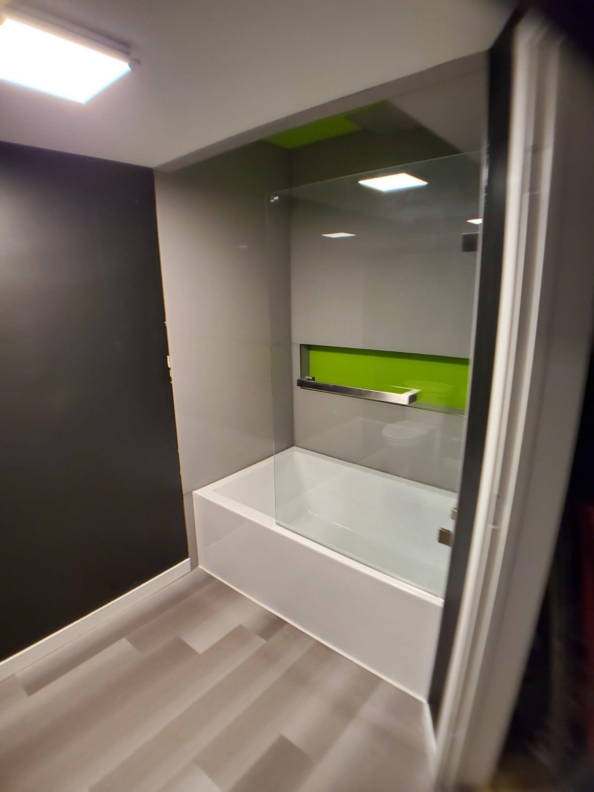Kingston Brass Aqua Eden VTAP603622R 60-Inch Acrylic Alcove Tub with Right Hand Drain, White customer photo 2