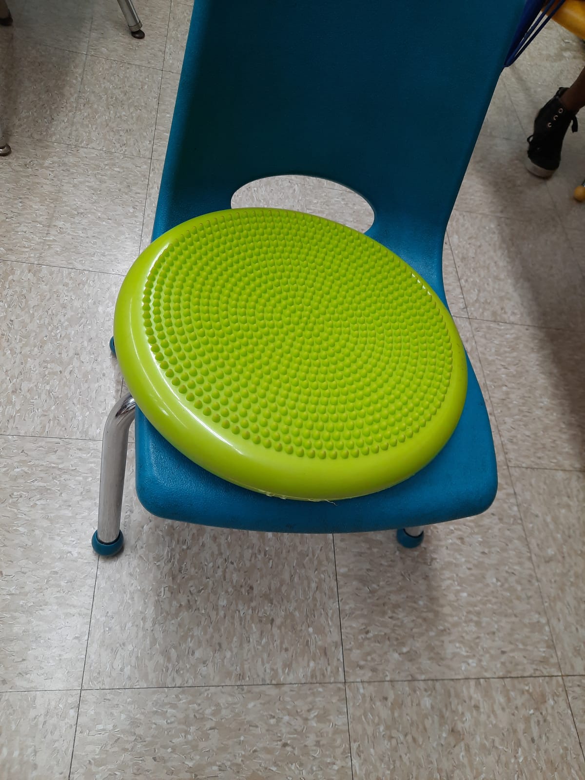 Trideer Wobble Cushion Core Balance Disc, Flexible Seating for Classroom Elementary, Wiggle Seat for Sensory Kids, Balance Pad with Inflation Pump customer photo 2