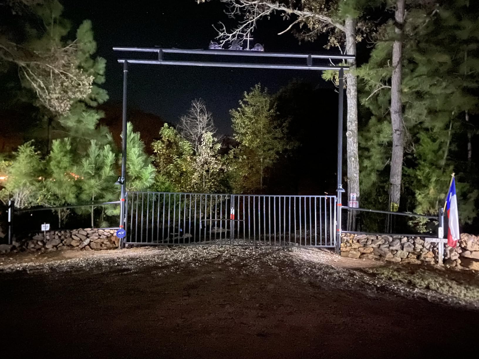 TOPENS AD8S Solar Dual Swing Gate Opener Heavy Duty | Dual Swing Gates Up to 18ft OR 880lbs per Arm, Easy DIY, Solar Panel and Remote Control Included customer photo 2