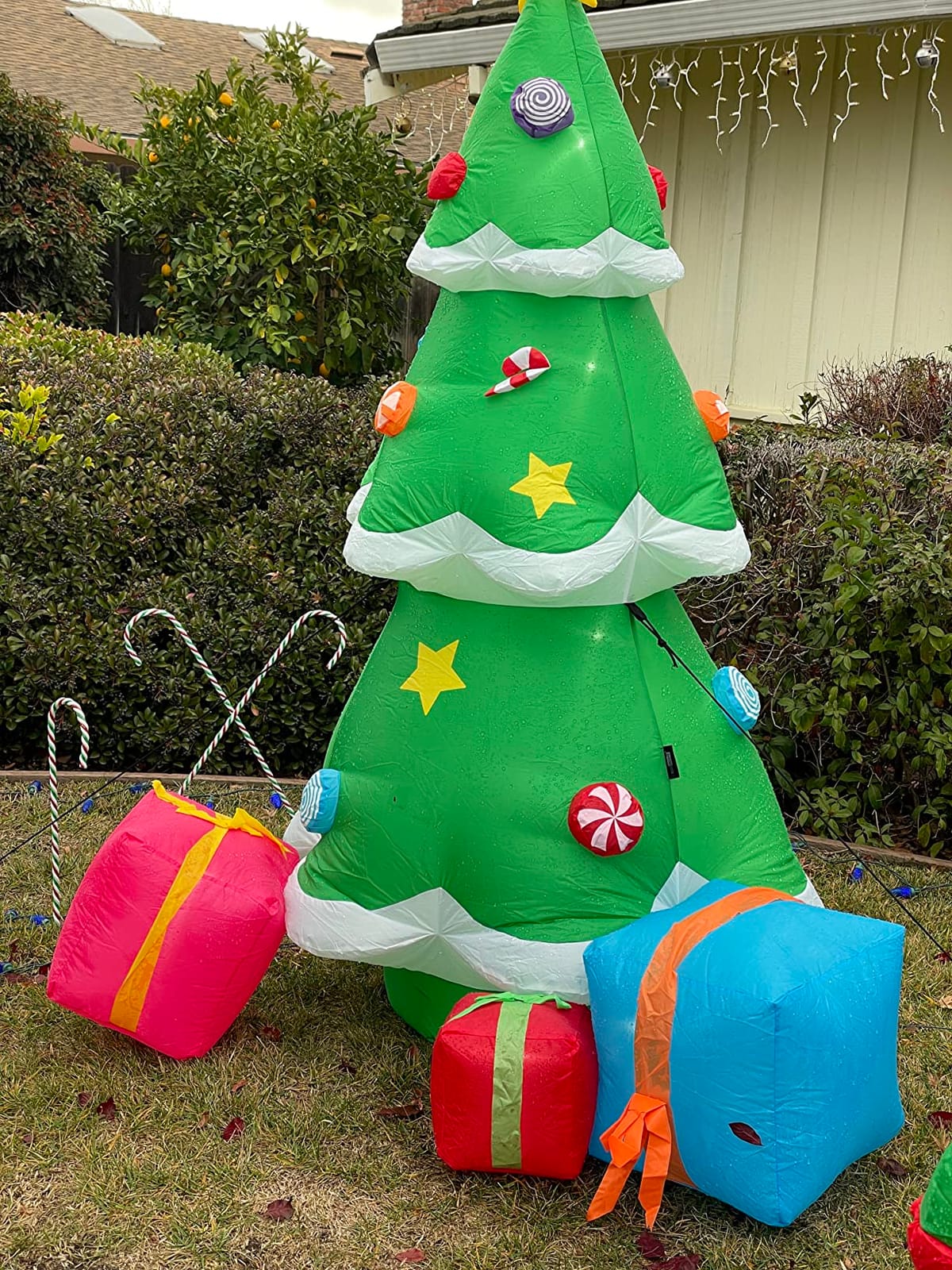 VIVOHOME 6FT Christmas Inflatable Outdoor Decoration, Snowman with Penguin, Navidad Blow Up Yard Decor with Built-in LED Light for Lawn, Garden, Party customer photo 1