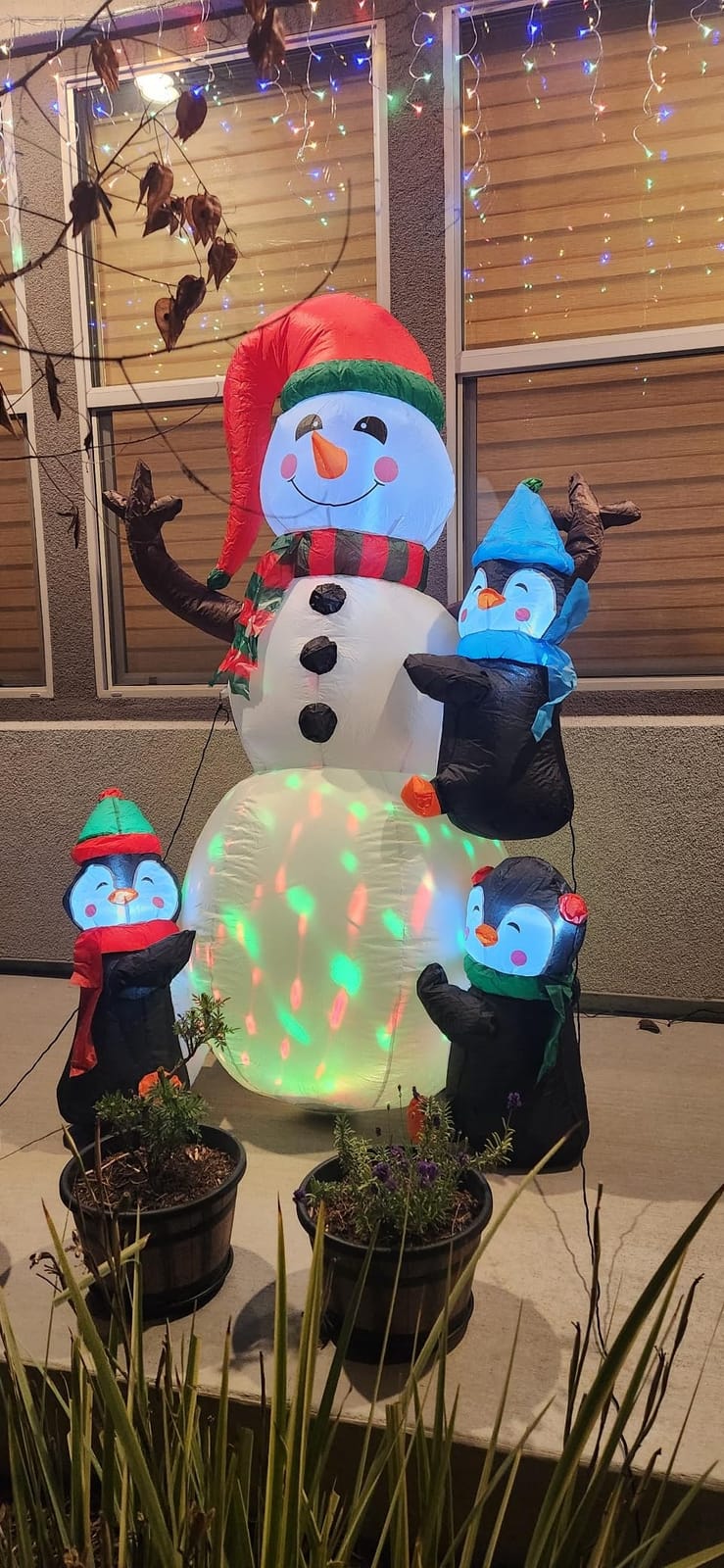 VIVOHOME 6FT Christmas Inflatable Outdoor Decoration, Snowman with Penguin, Navidad Blow Up Yard Decor with Built-in LED Light for Lawn, Garden, Party customer photo 2