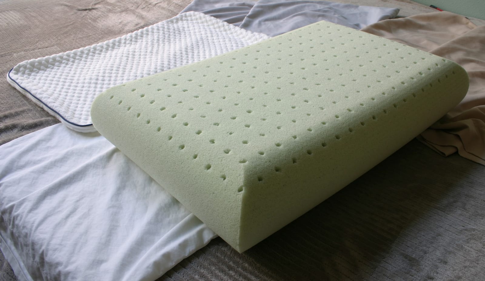 Weekender Cooling Gel Memory Foam Pillow for Sleeping - Queen Size, Ventilated Cooling Pillow for Side & Back Sleepers, Neck & Shoulder Support, Medium Firm, Washable Cover customer photo 1